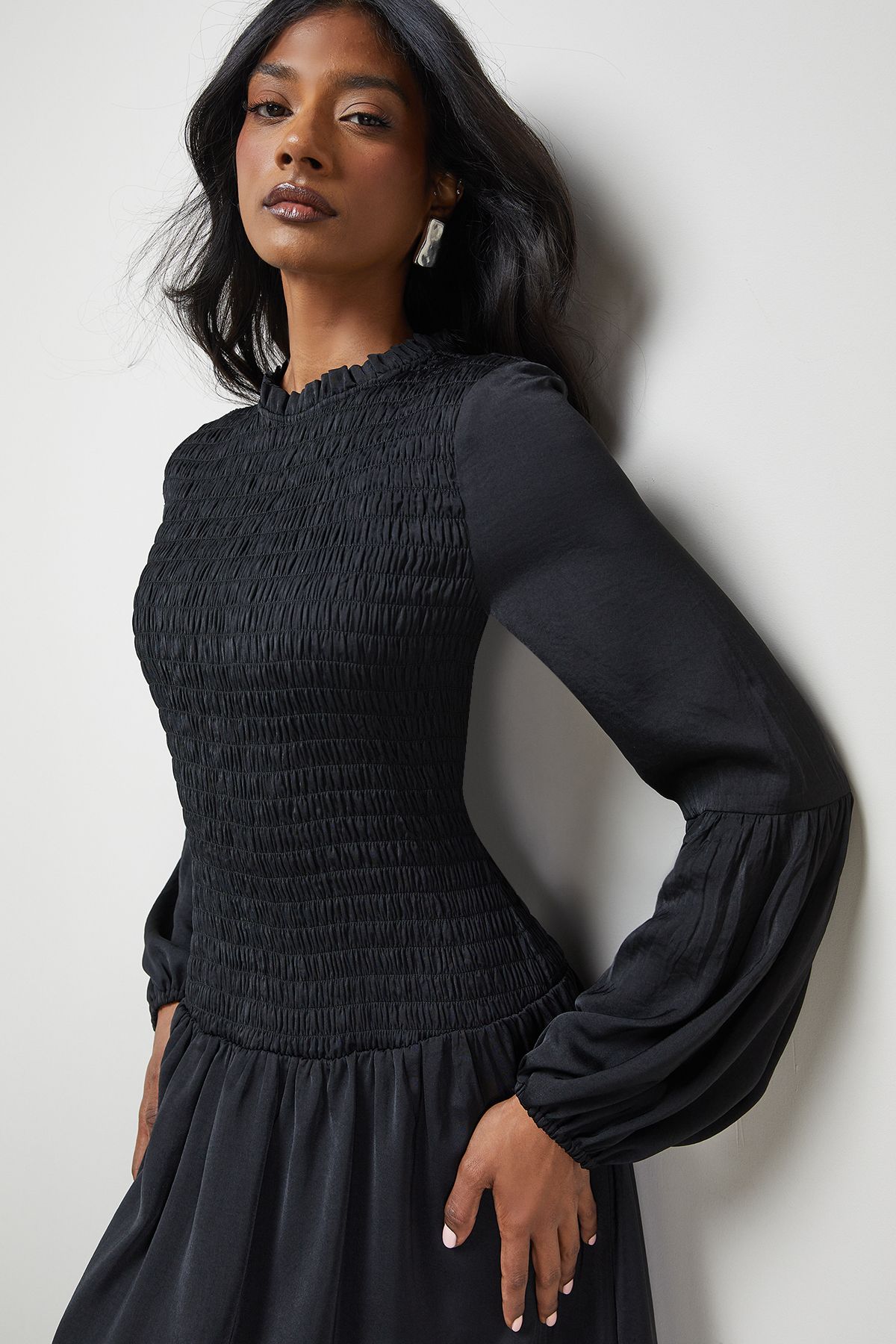 Warehouse Satin Shirred Bodice Balloon Sleeve Midi Dress Black image 2