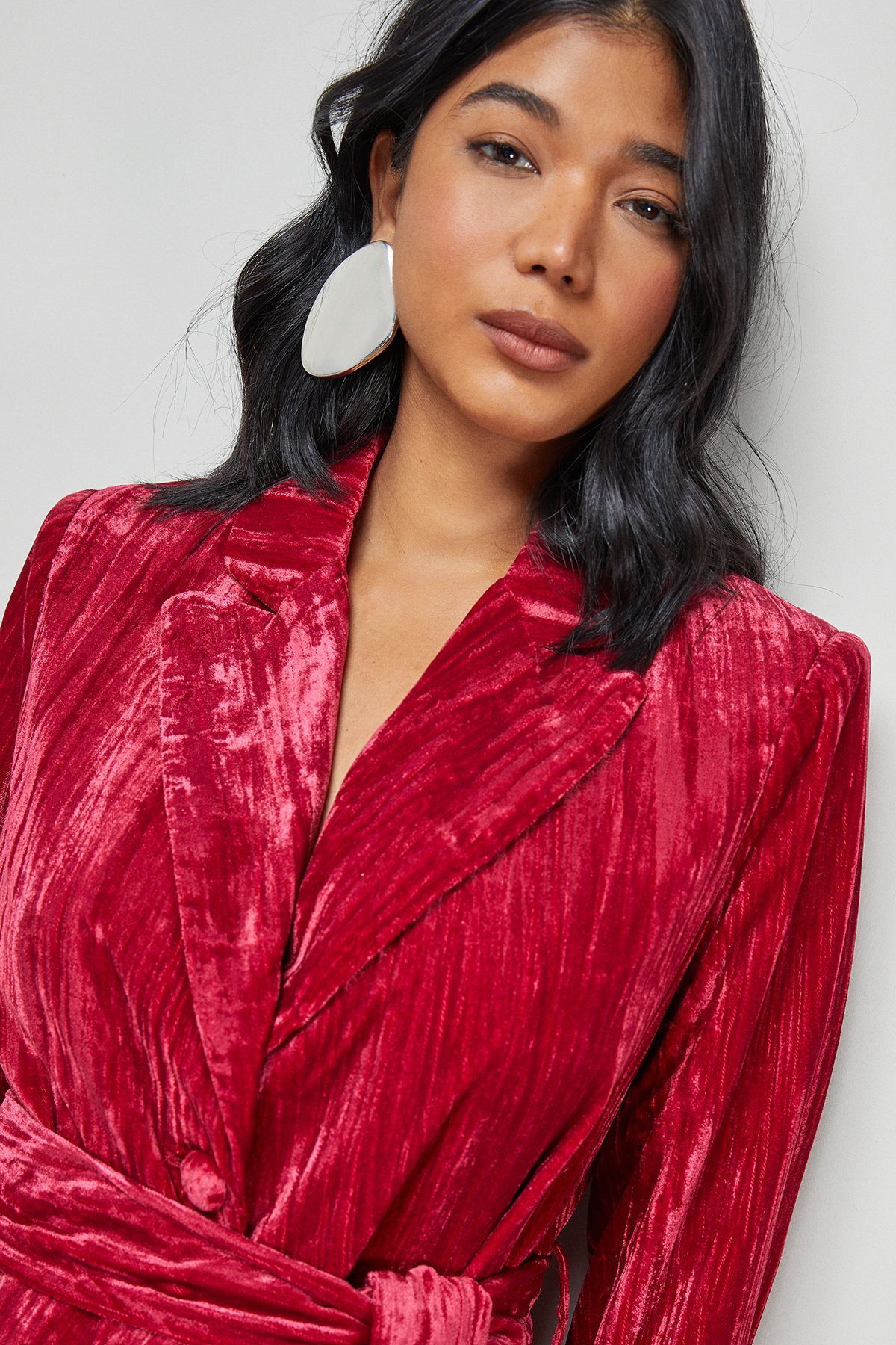 Warehouse Crushed Velvet Tie Waist Blazer Co-ord Hot Pink image 4