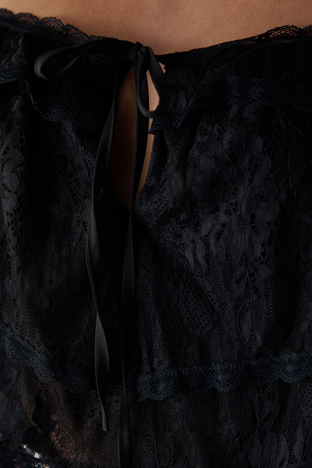 Warehouse Bohemian Lace Strappy Cropped Cami Top Black image 5