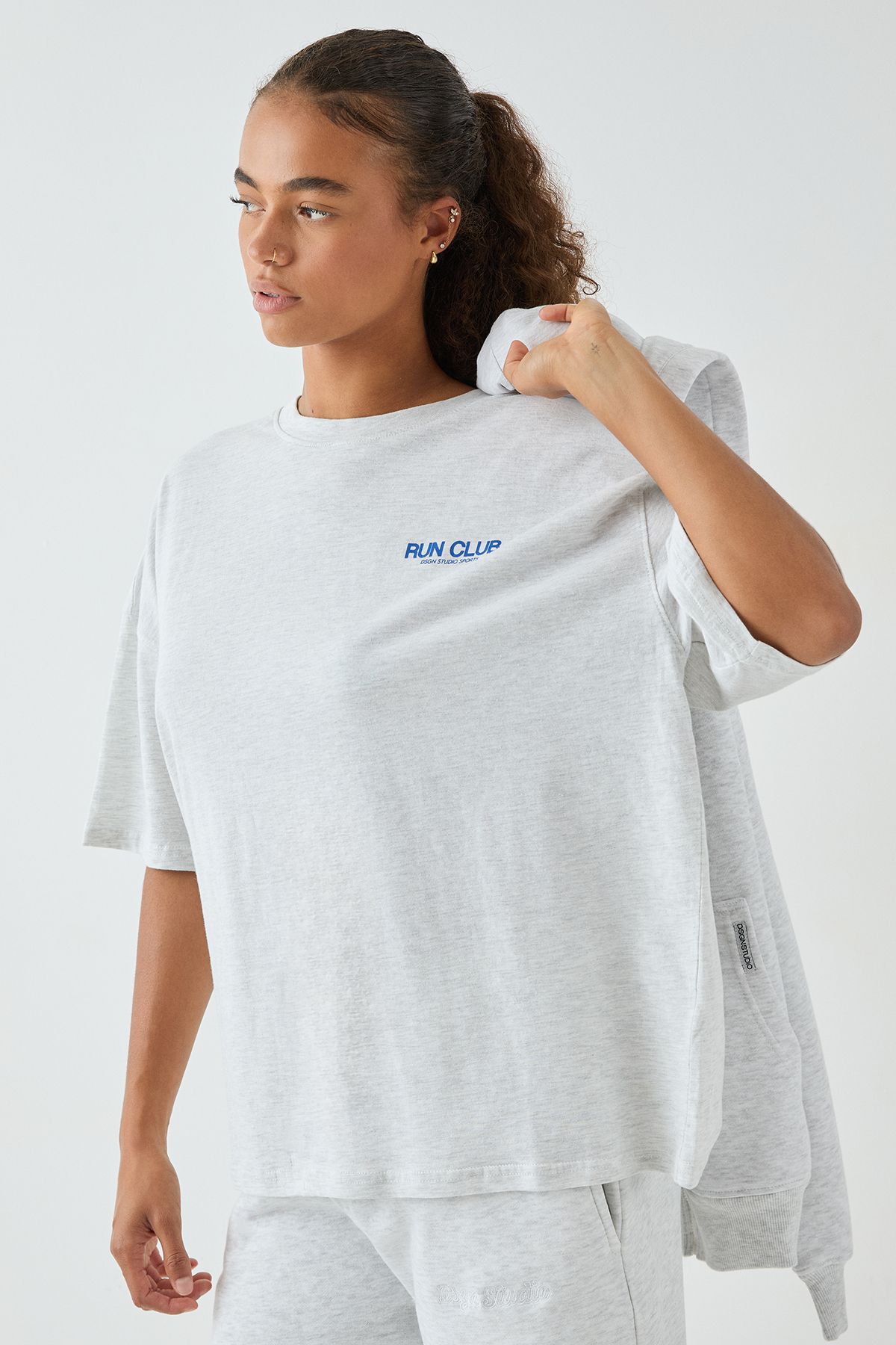 DSGN Studio DSGN Studio Sport Run Club Oversized T-Shirt Ash Grey image 2
