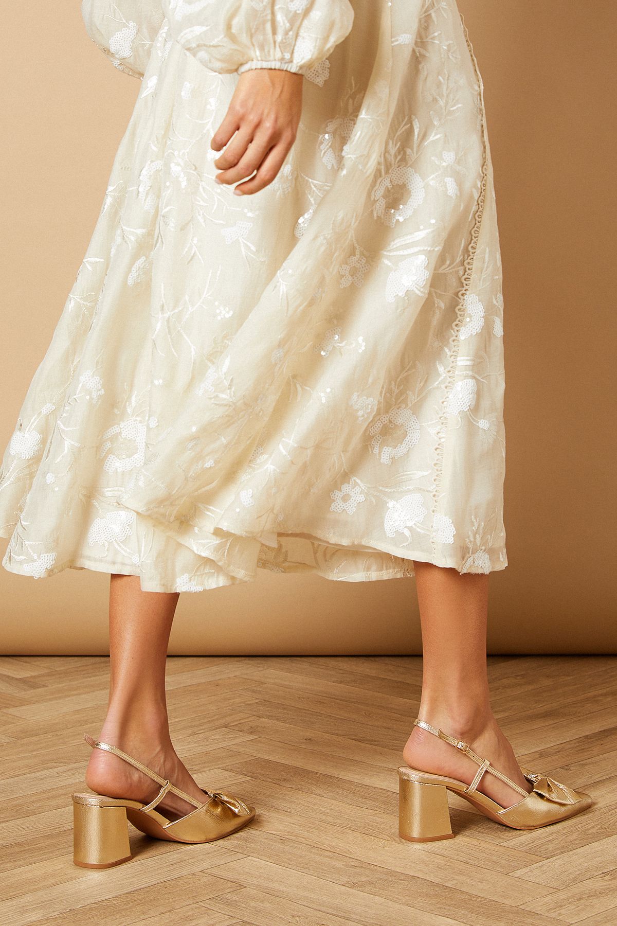 Oasis Dorinda Faux Metallic Leather Bow Slingback Block Heeled Shoes Gold image 4