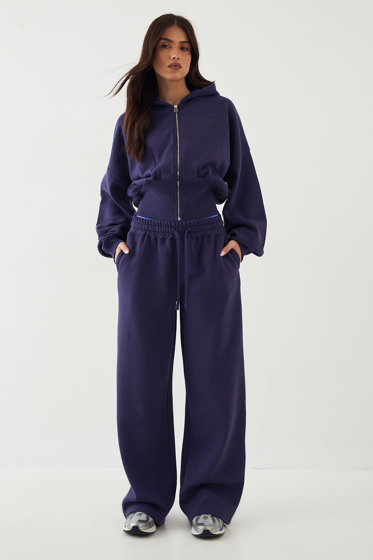 DSGN Studio DSGN Studio Sport Boxy Crop Cinched Hem Zip Through Hoodie Blackberry image 3