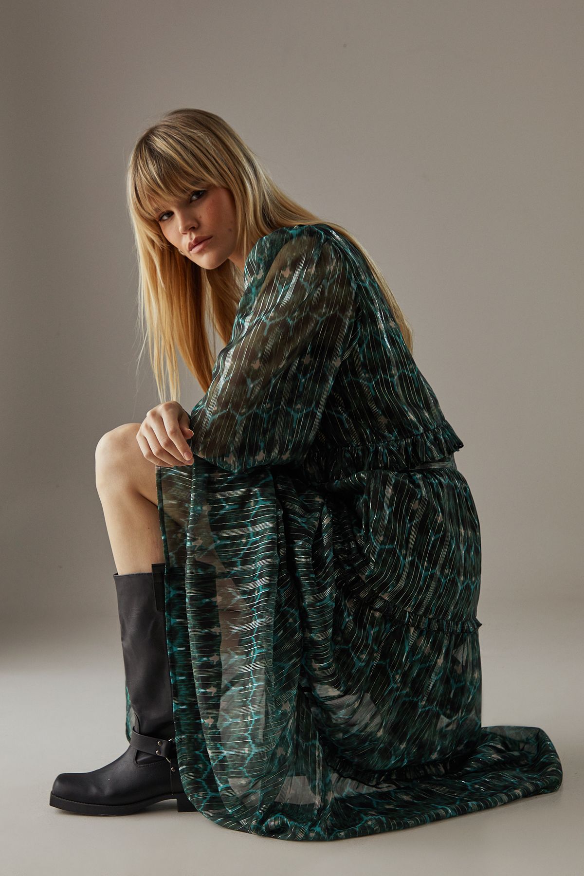 Warehouse Metallic Chiffon Tier Maxi Skirt Green image 2