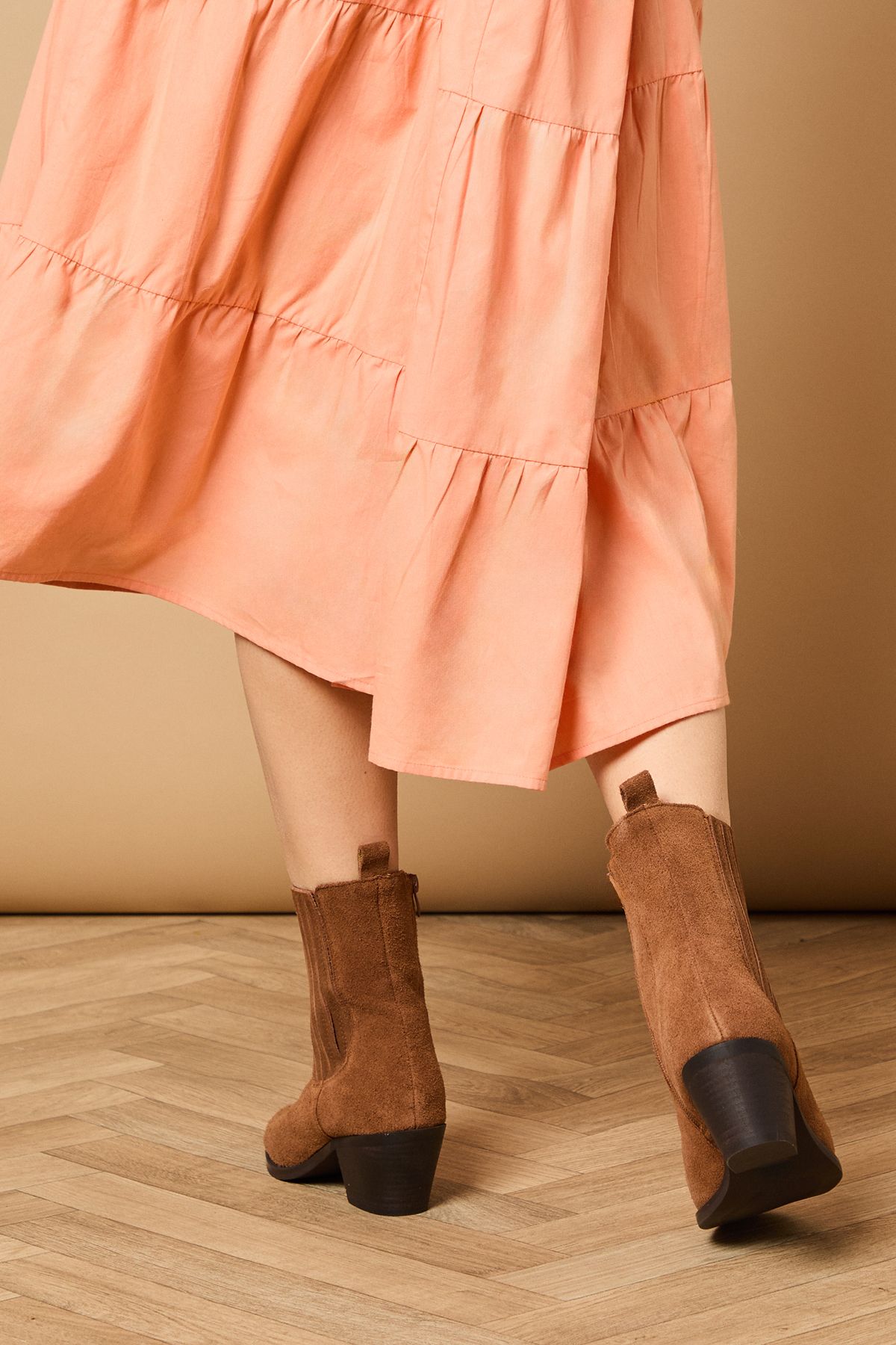 Oasis Quinn Suede Low Block Heel Western Chelsea Ankle Boots Dark Tan image 3