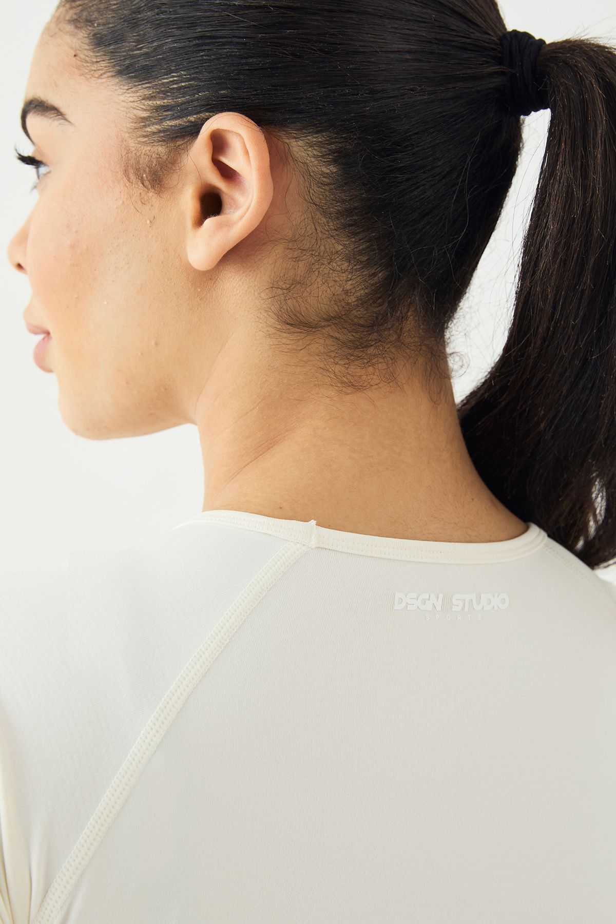 DSGN Studio DSGN Studio Sport Ultra Contour Seamless Ruched Short Sleeve Top Ecru image 4