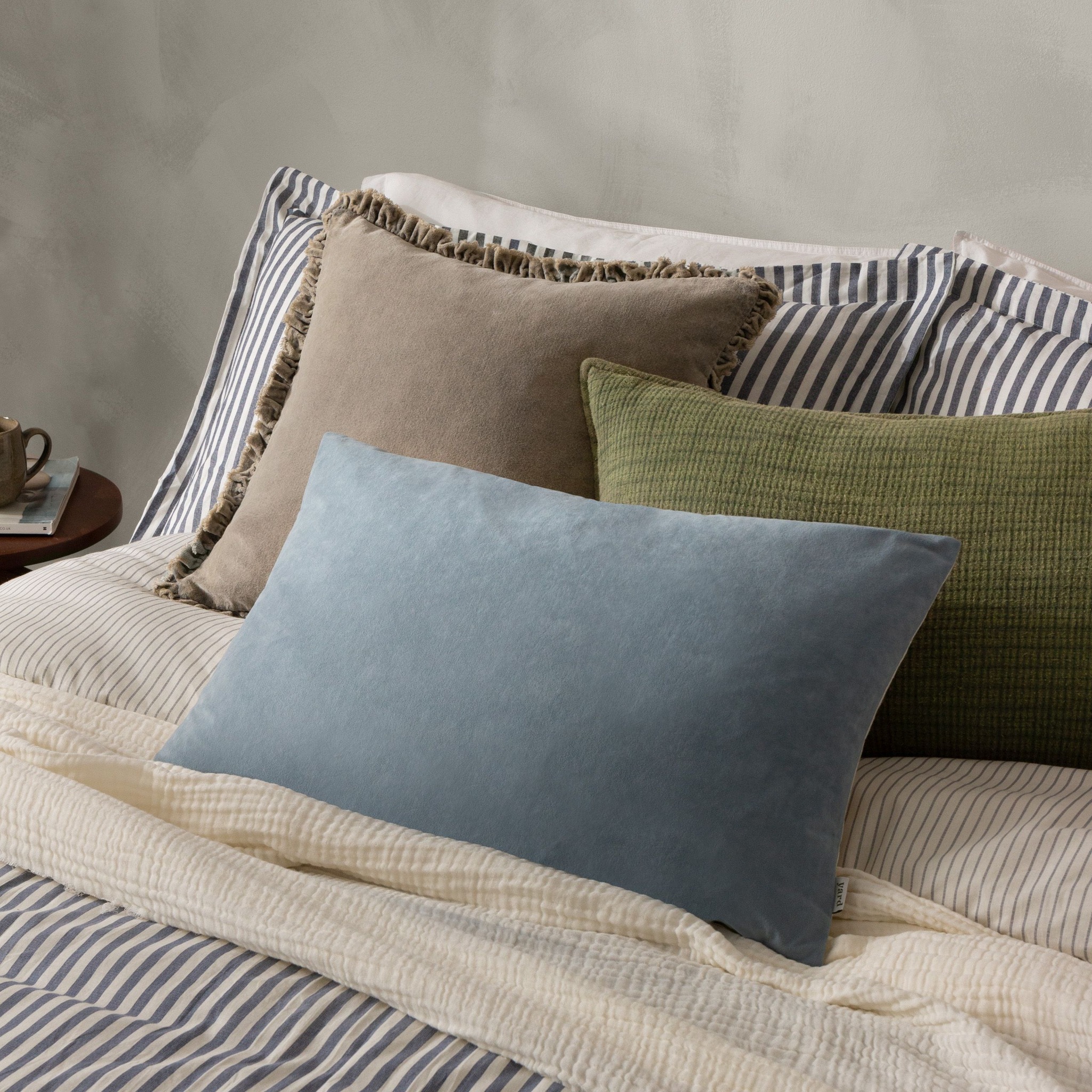 Yard Darland Velvet Cushion image 6