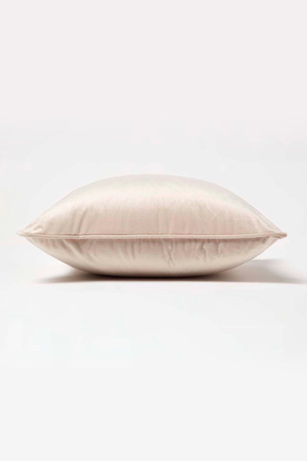 Homescapes Filled Velvet Cushion with Piped Edge 46 x 46 cm image 4