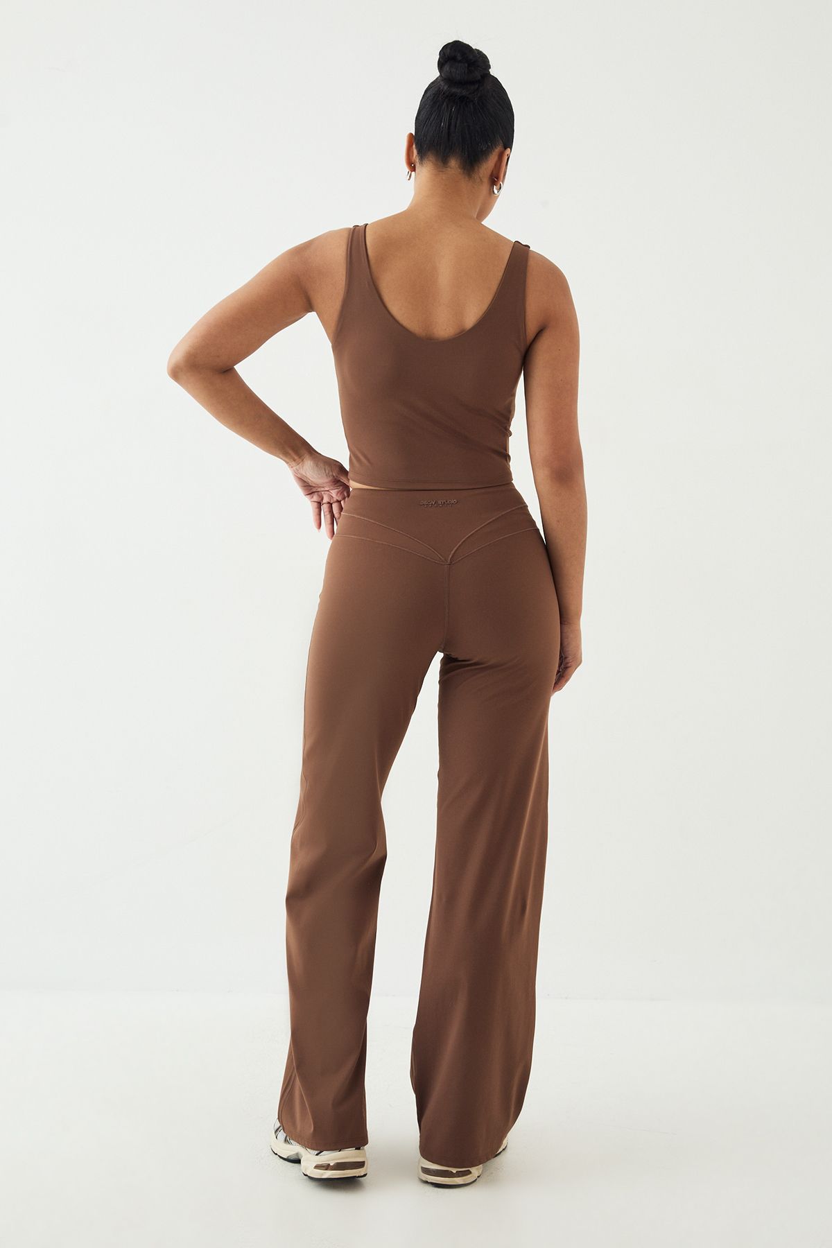 DSGN Studio DSGN Studio Ultra Sculpt Seam Detail Straight Leg Yoga Pant Mocha image 2