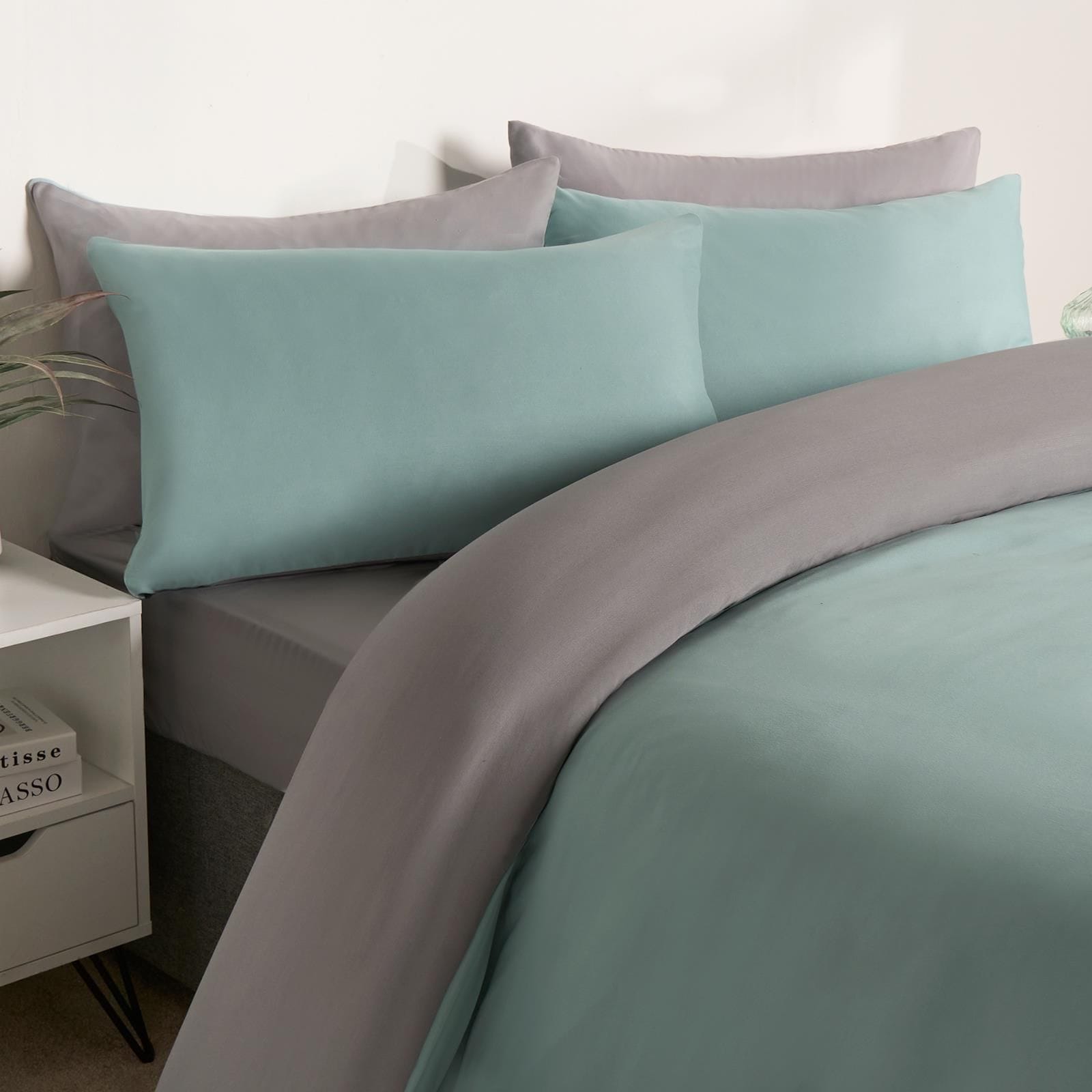 OHS Plain Reversible Duvet Cover With Pillowcase Set image 3