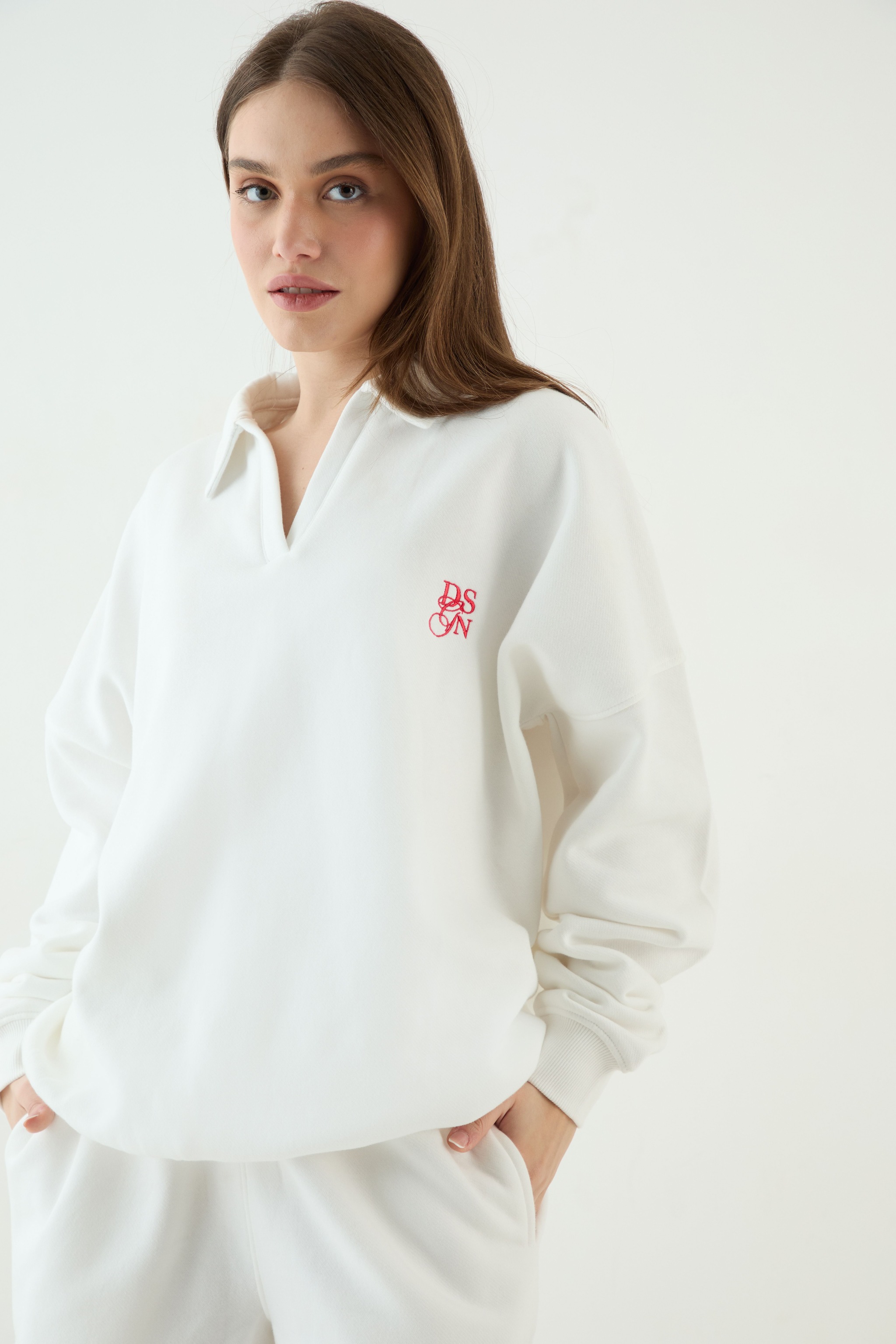 DSGN Studio DSGN Studio Collared Sweatshirt Ecru