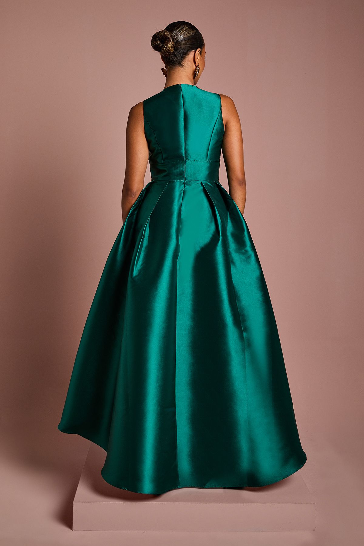 Coast Coast Honoured Petite Sleeveless Plunge Waterfall Twill Maxi Bridesmaid Dress Emerald image 3