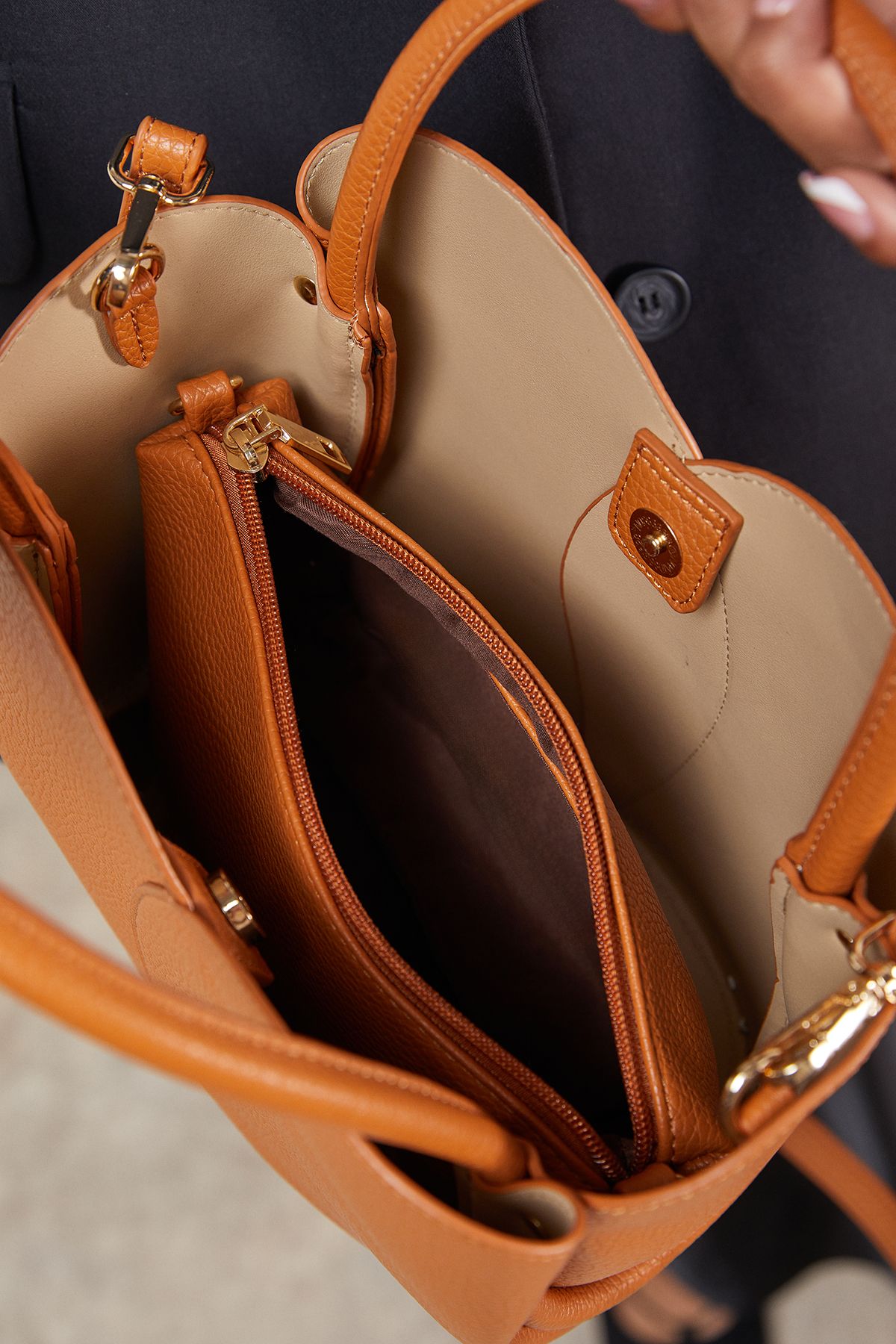 Oasis Jade Faux Leather Tote Bag With Crossbody Strap Tan image 3