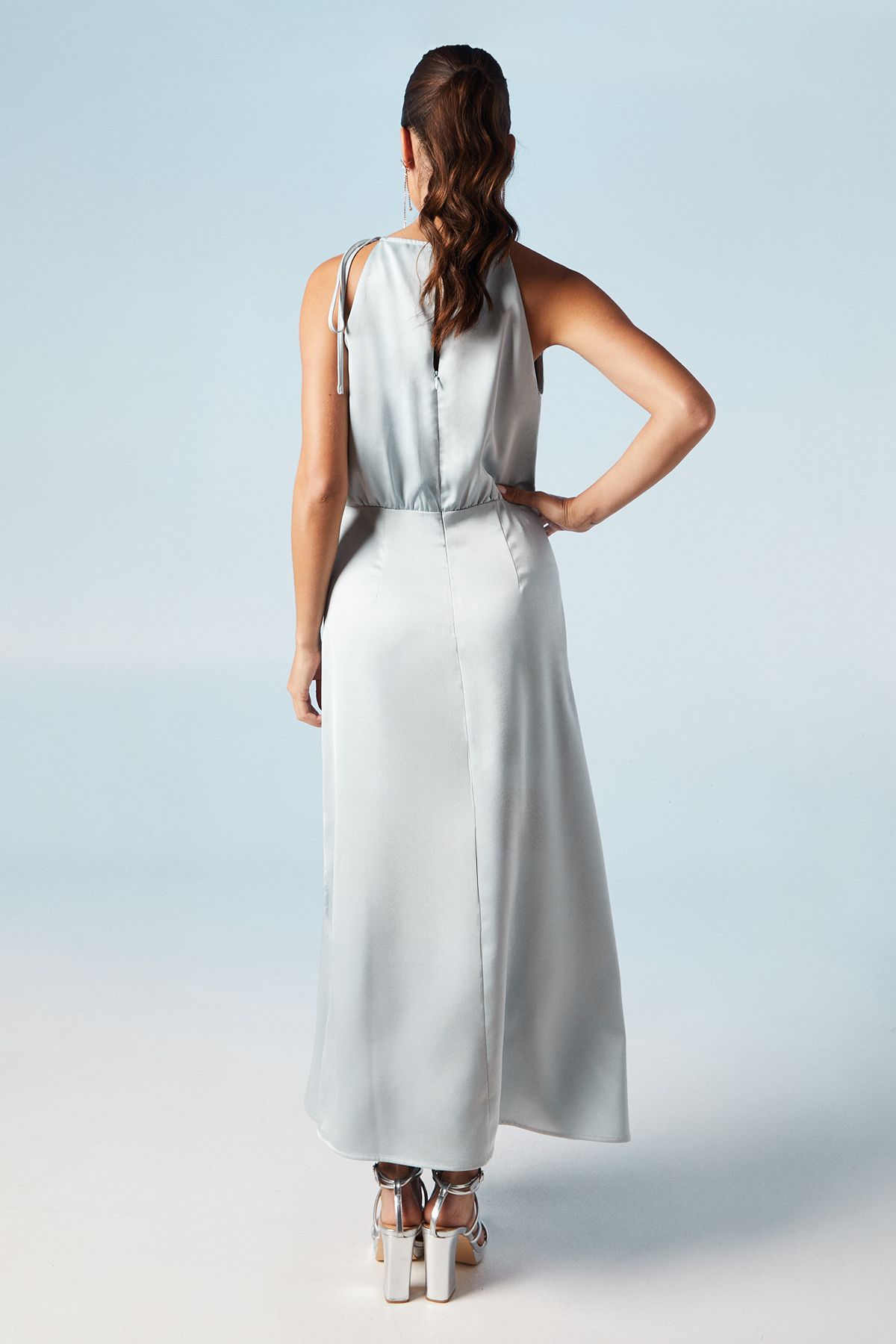 Oasis Ruched Halterneck Satin Bridesmaid Midi Dress Light Blue image 3