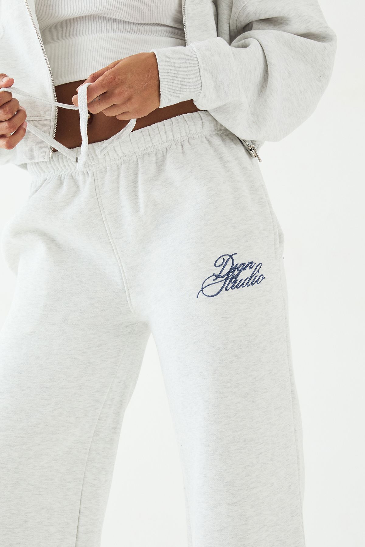 DSGN Studio Tall DSGN Studio Contrast Script Straight Leg Jogger Ash Grey image 4