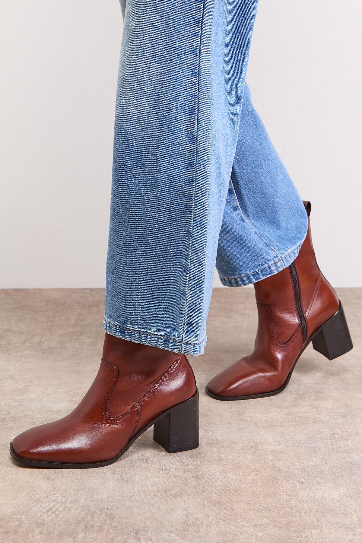 Oasis Lauren Leather Block Mid Heel Chelsea Boot Dark Tan