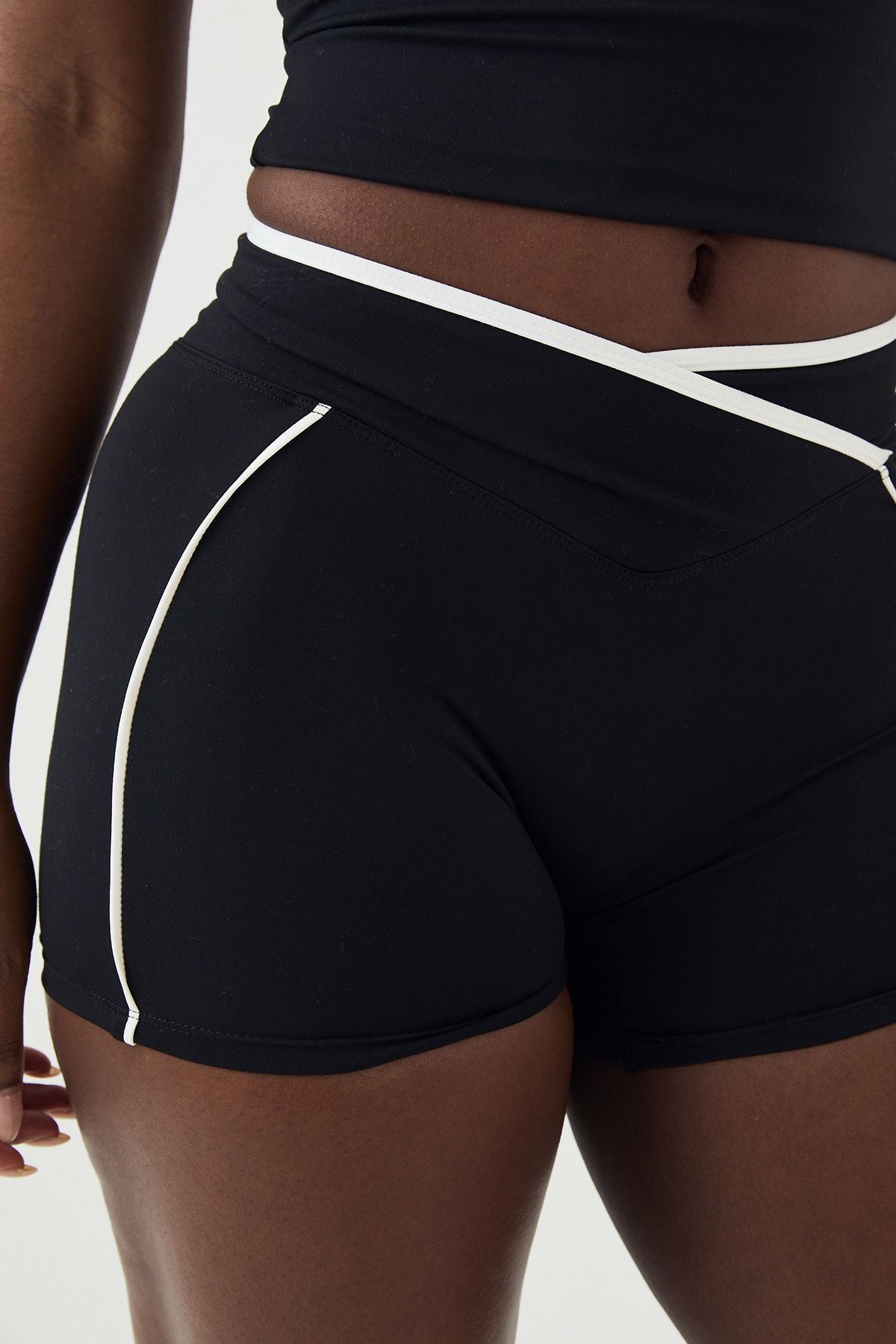 DSGN Studio DSGN Studio Ultra Sculpt Wrap Waist Piping Detail Short Black image 4