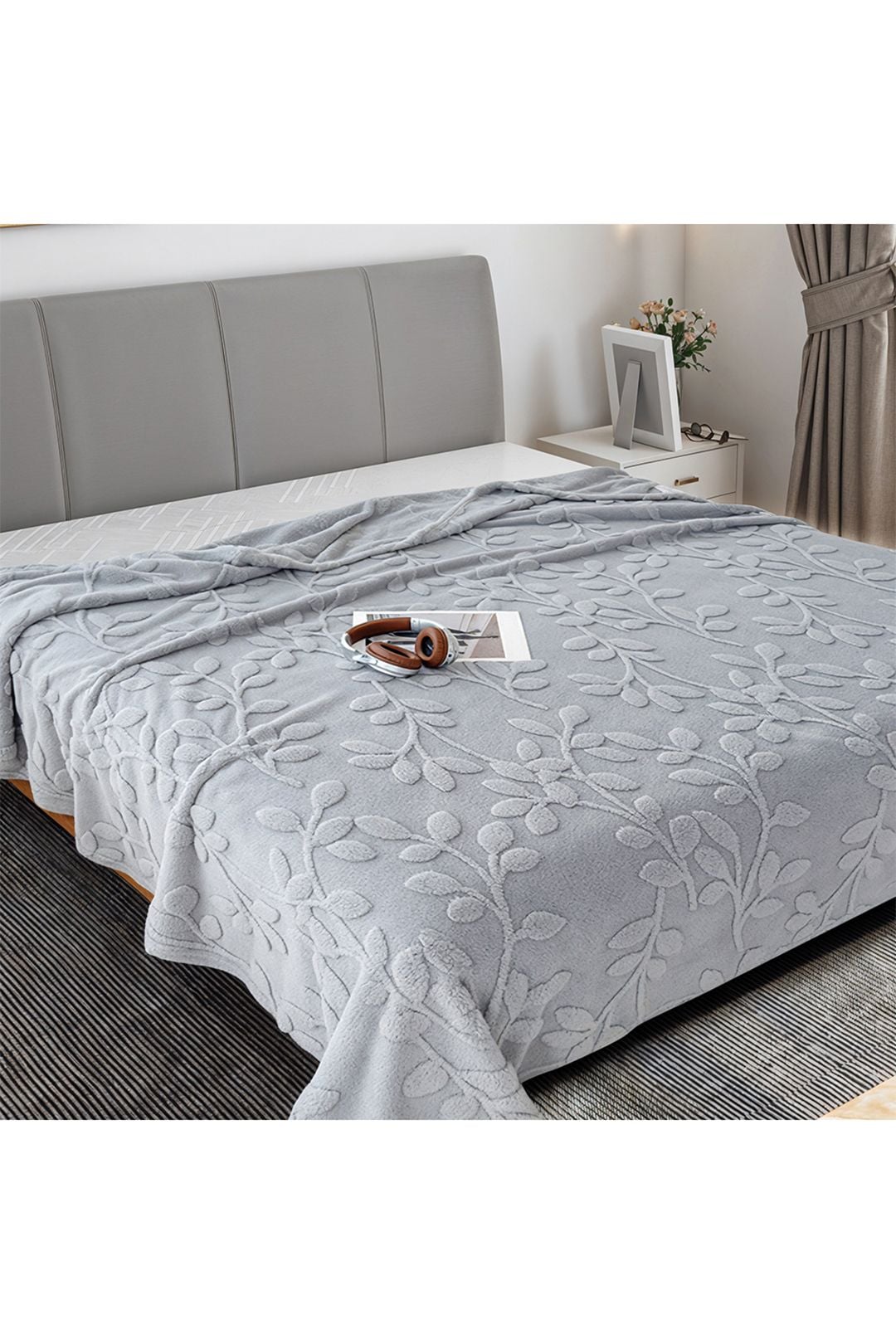 Living and Home Soft Warm Plush Fuzzy Throw Blanket image 1