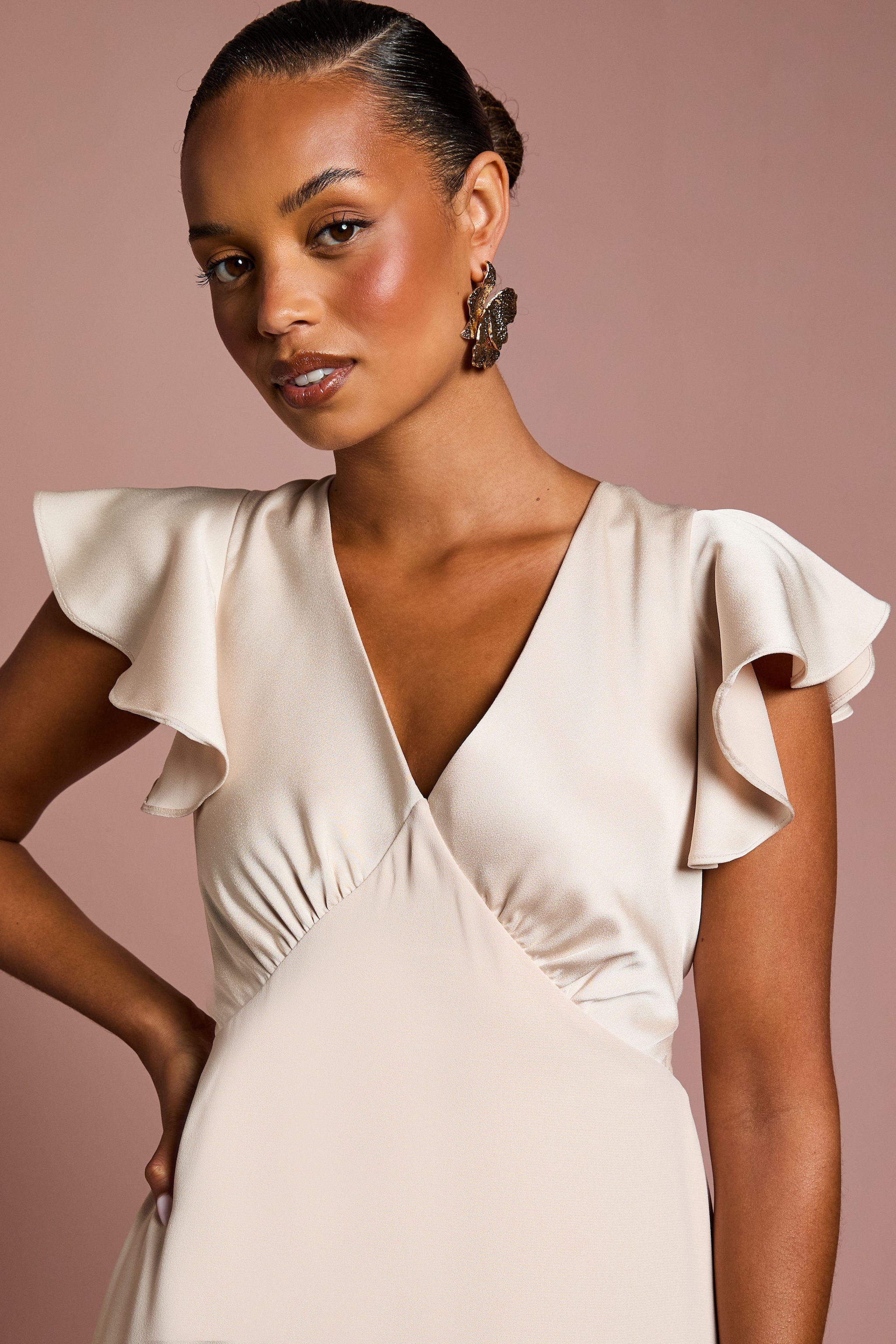 Coast Coast Honoured Petite V Neck Angel Short Sleeve Satin Maxi Bridesmaid Dress Champagne image 4