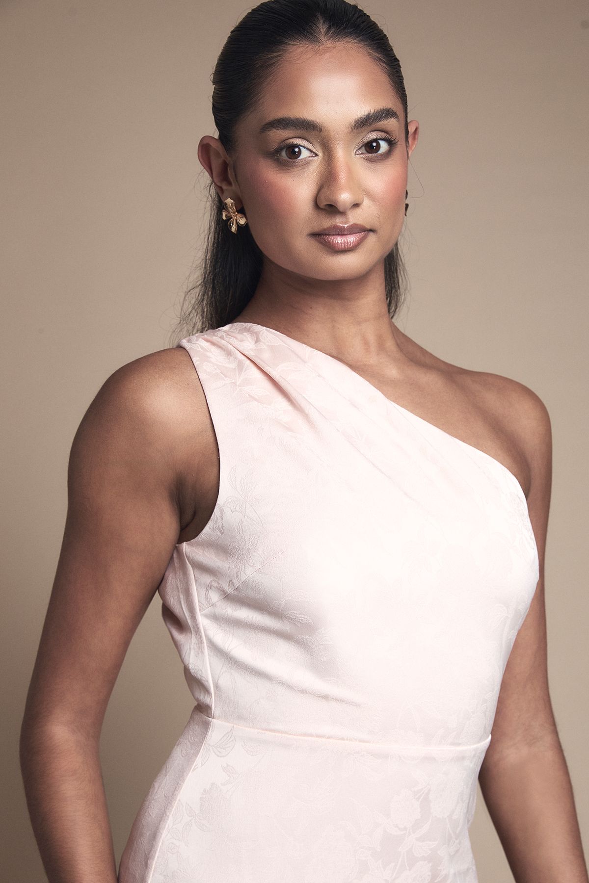 Oasis One Shoulder Satin Jacquard Bridesmaid Maxi Dress Blush image 4