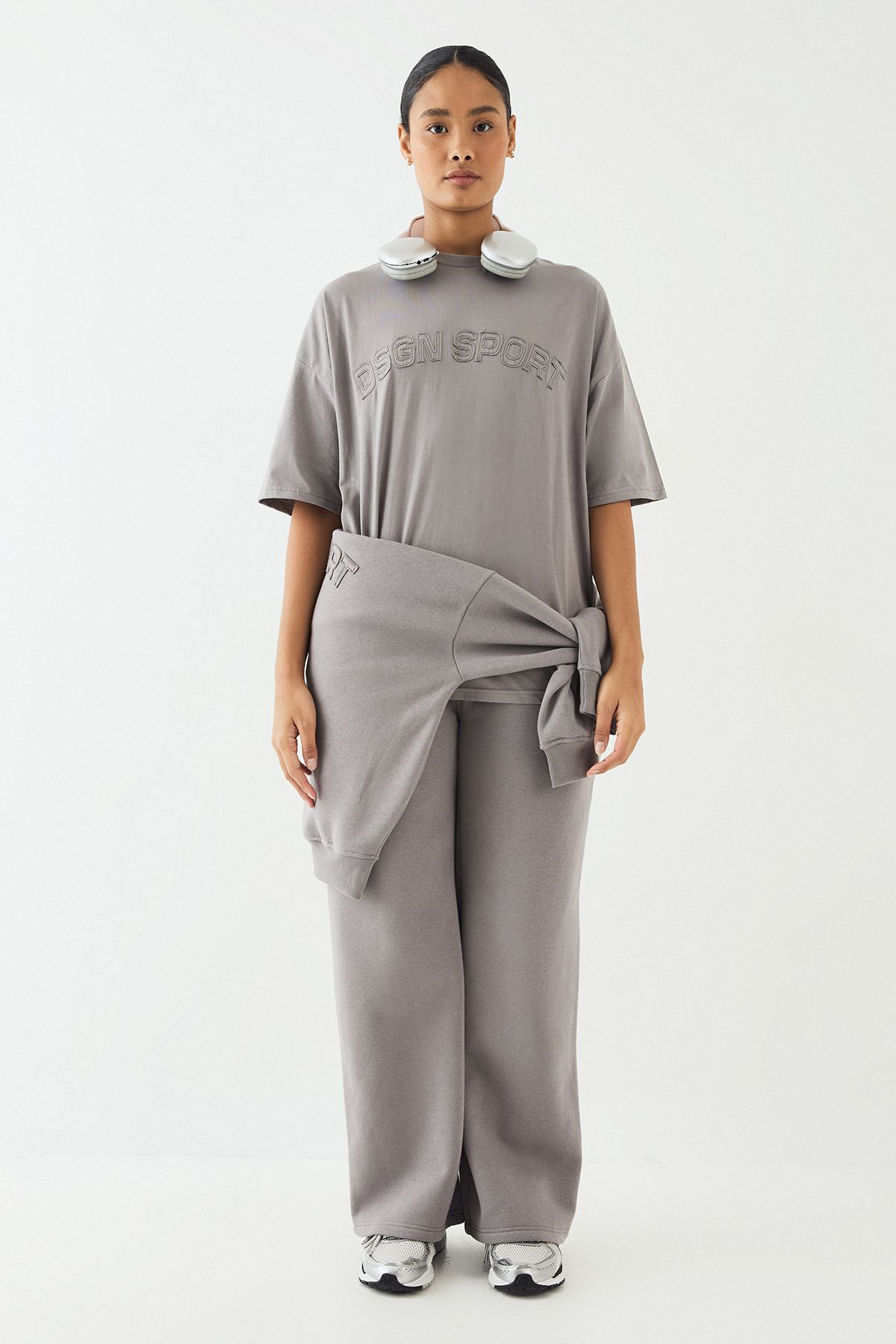 DSGN Studio DSGN Studio Self Fabric Applique Oversized T-Shirt Charcoal image 5