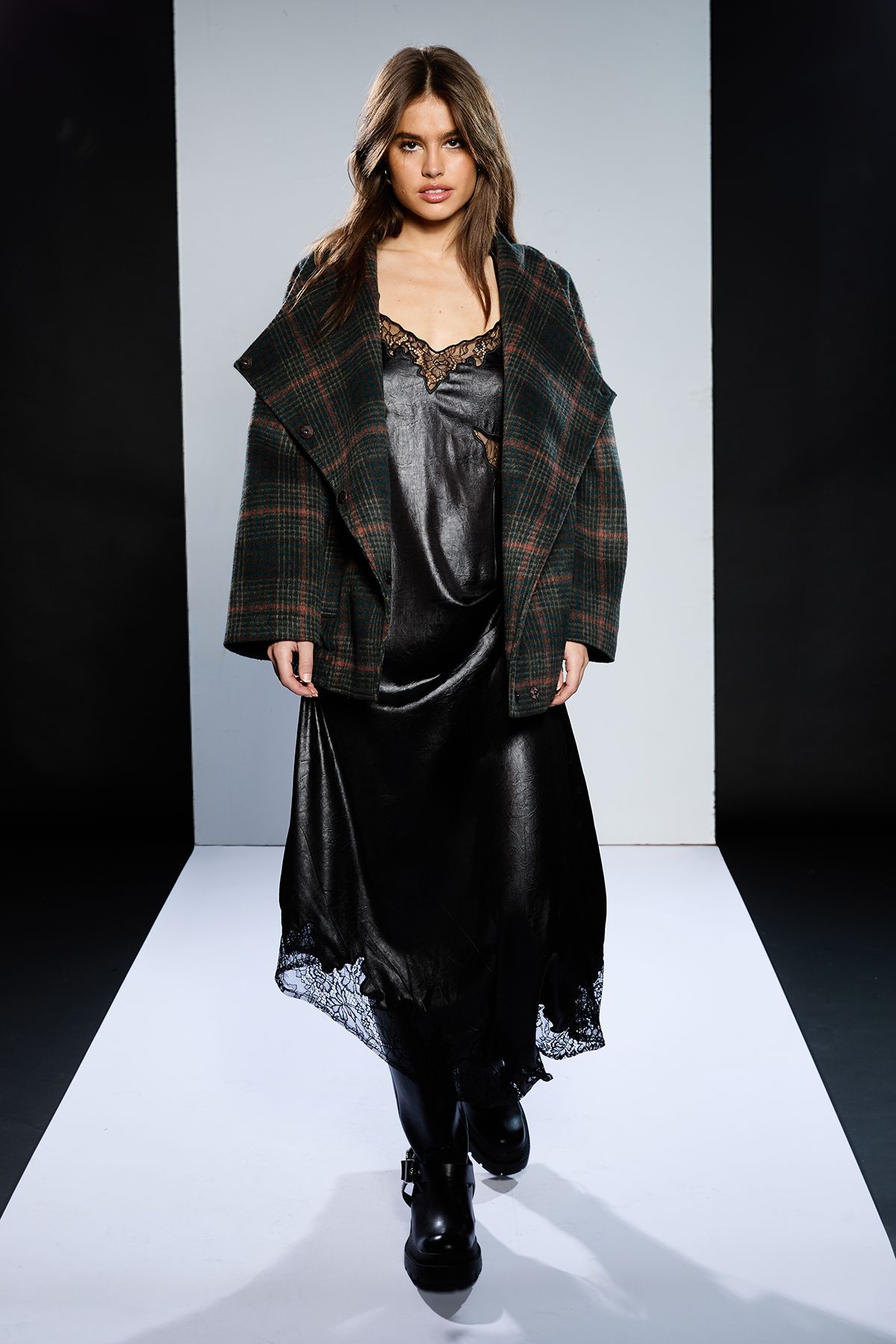 RUNWAY 1.8.1.8 Runway 1.8.1.8 Check Wrap Front Grown Collar Coat Navy image 4
