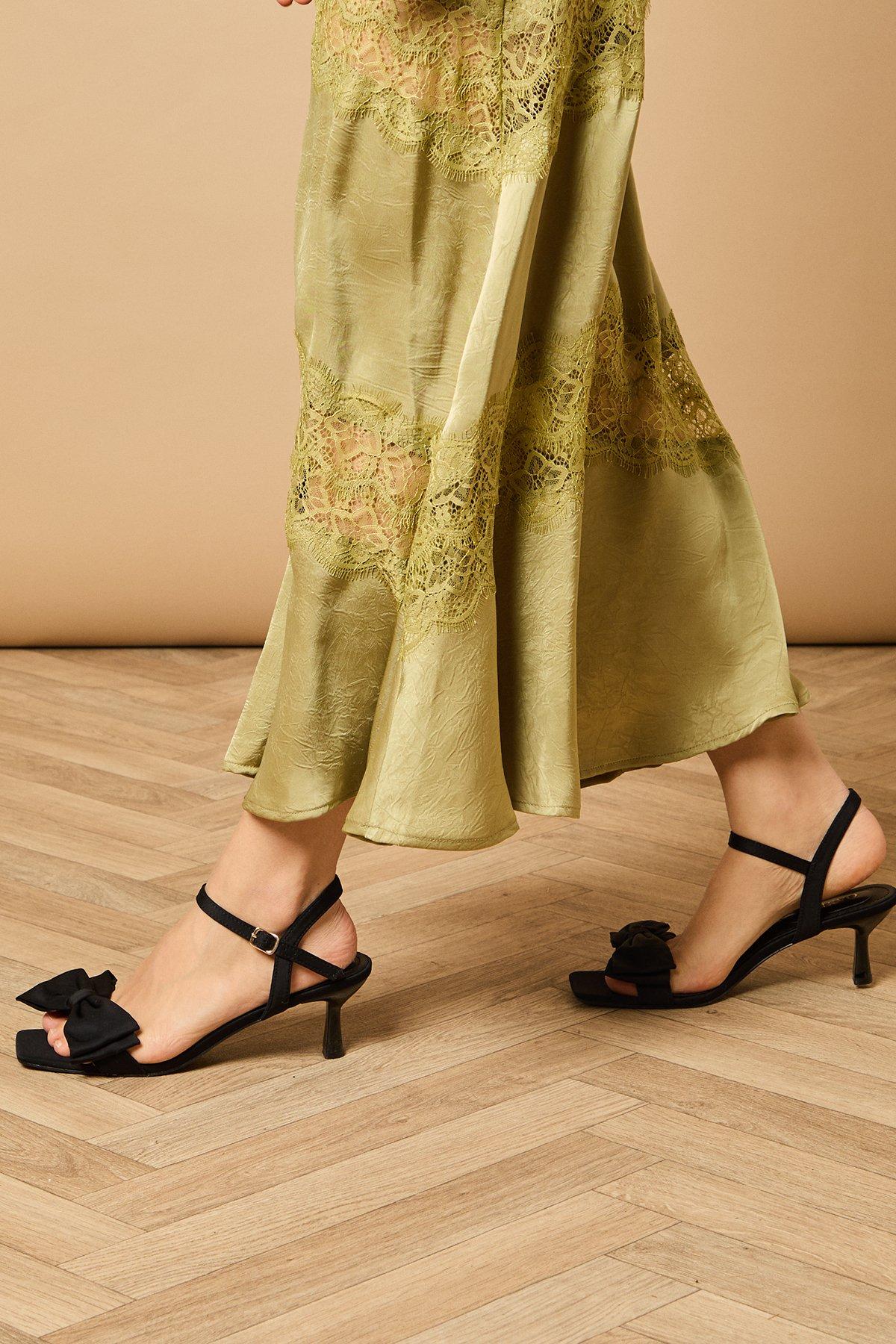 Oasis Marsha Faux Suede Bow Detail Kitten Heeled Sandals Natural Black image 3