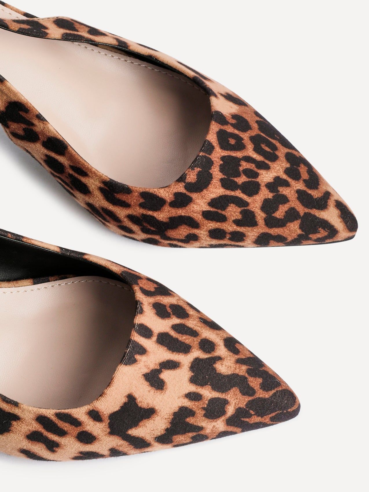 Linzi Izzie Wide Fit Leopard Print Sling Back Low Court Heel image 4