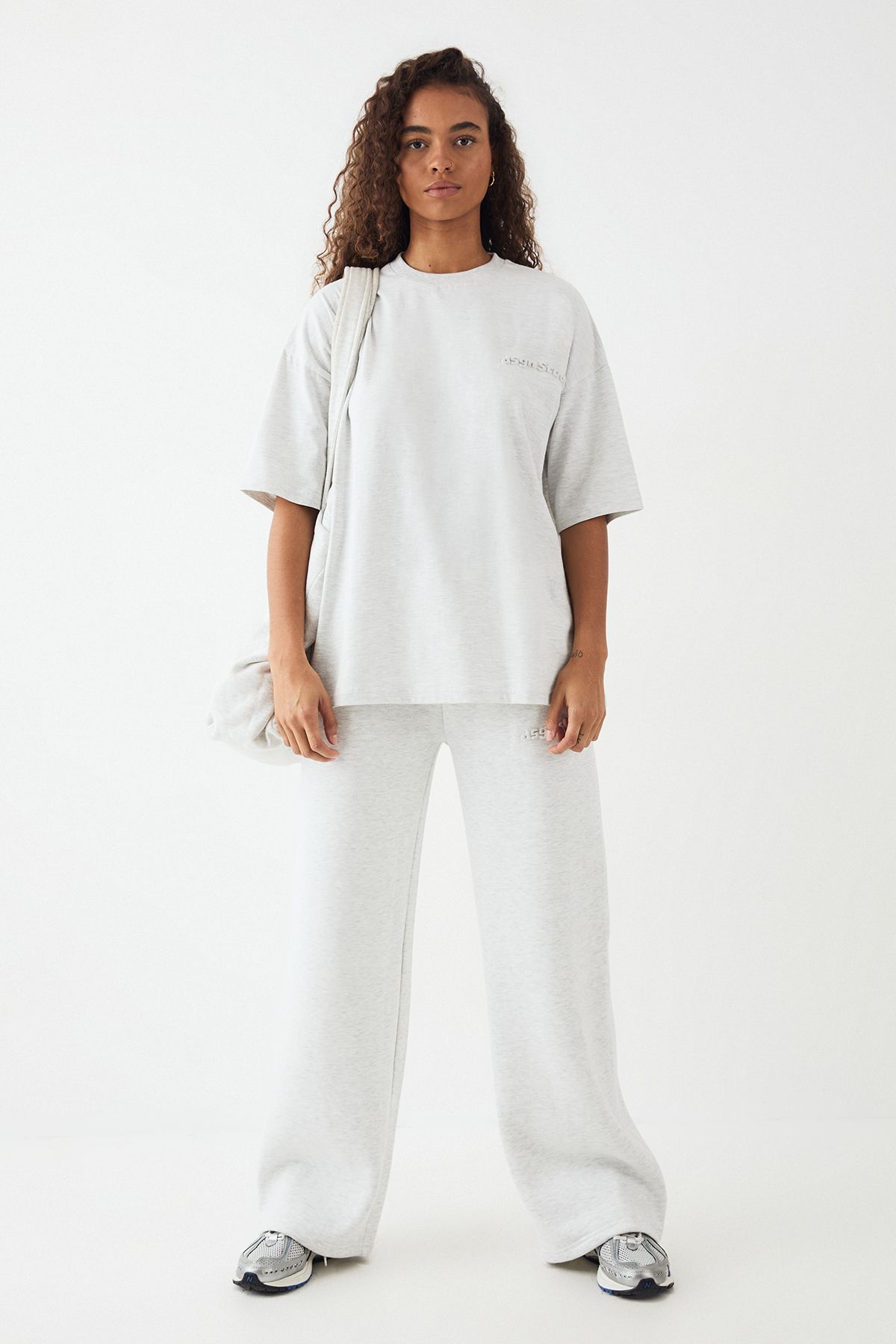 DSGN Studio DSGN Studio Embossed Oversized T-shirt Ash Grey image 5