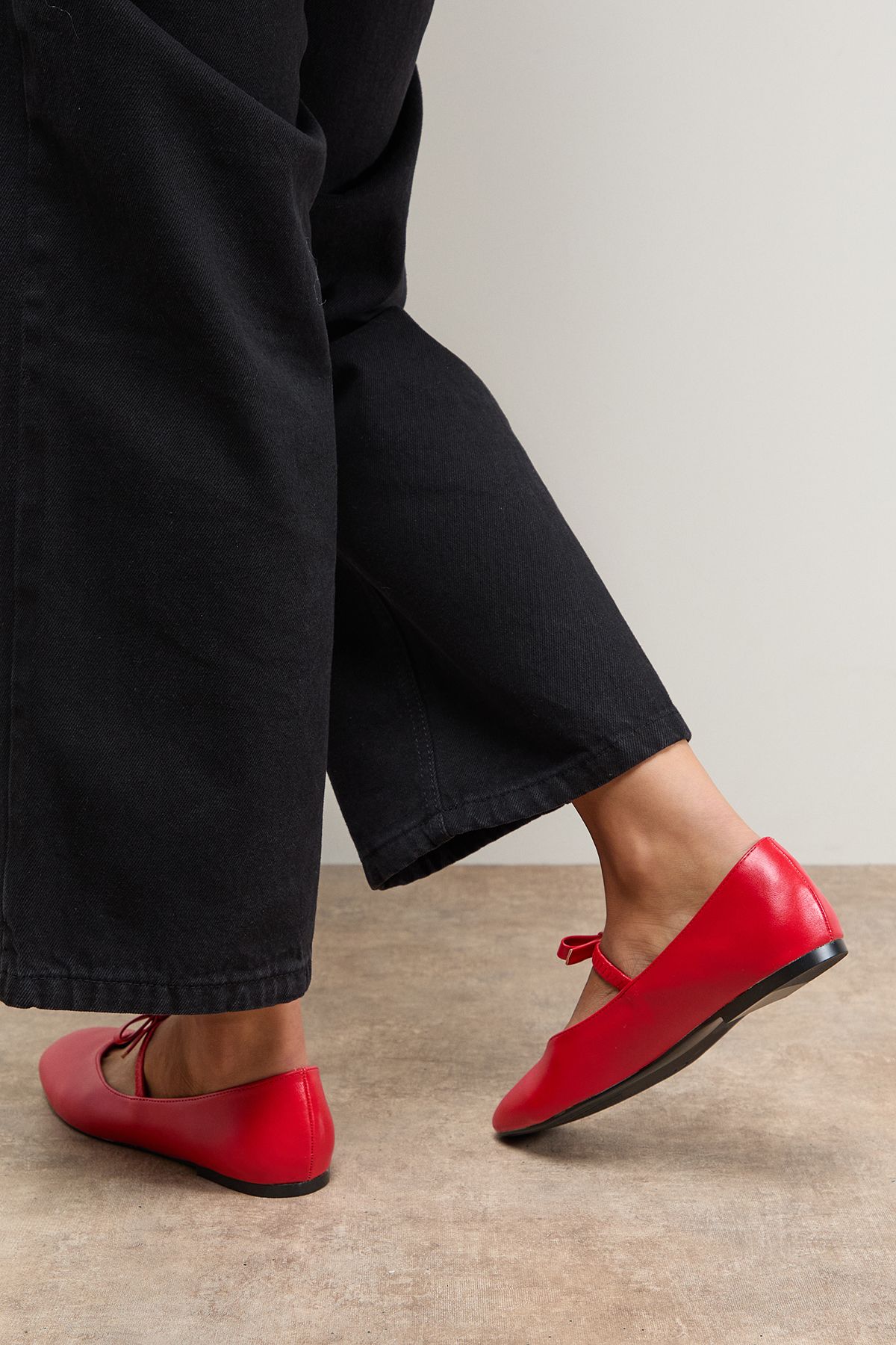 Oasis Pippin Bow Detail Mary Jane Ballet Pumps Red image 4
