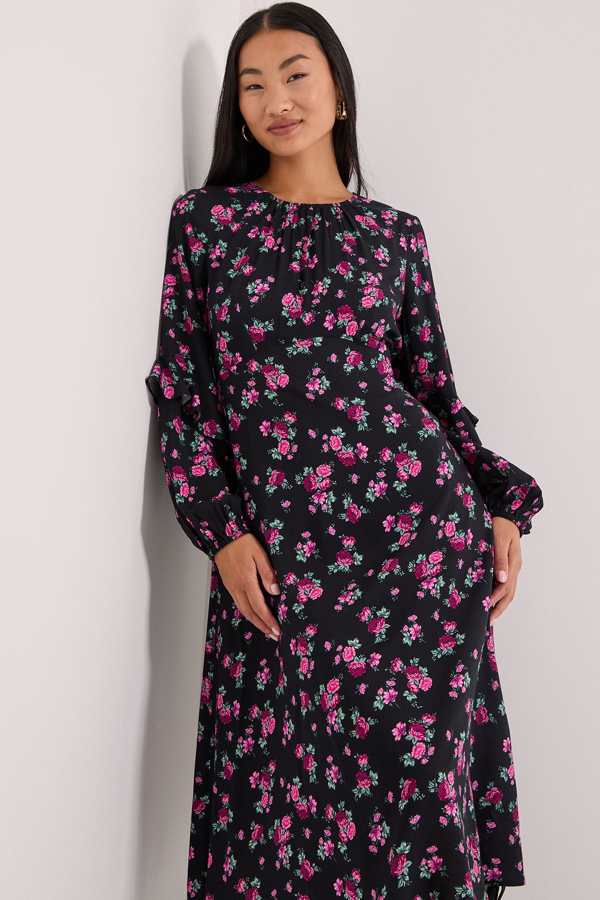 Dorothy Perkins Petite Black Floral Ruffle Blouson Sleeve Empire Seam Midi Dress Floral image 4