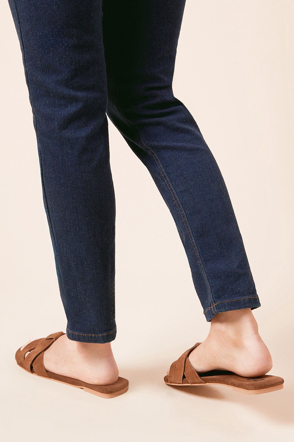 Dorothy Perkins Freesia Suede Twisted Flat Sliders Tan image 3