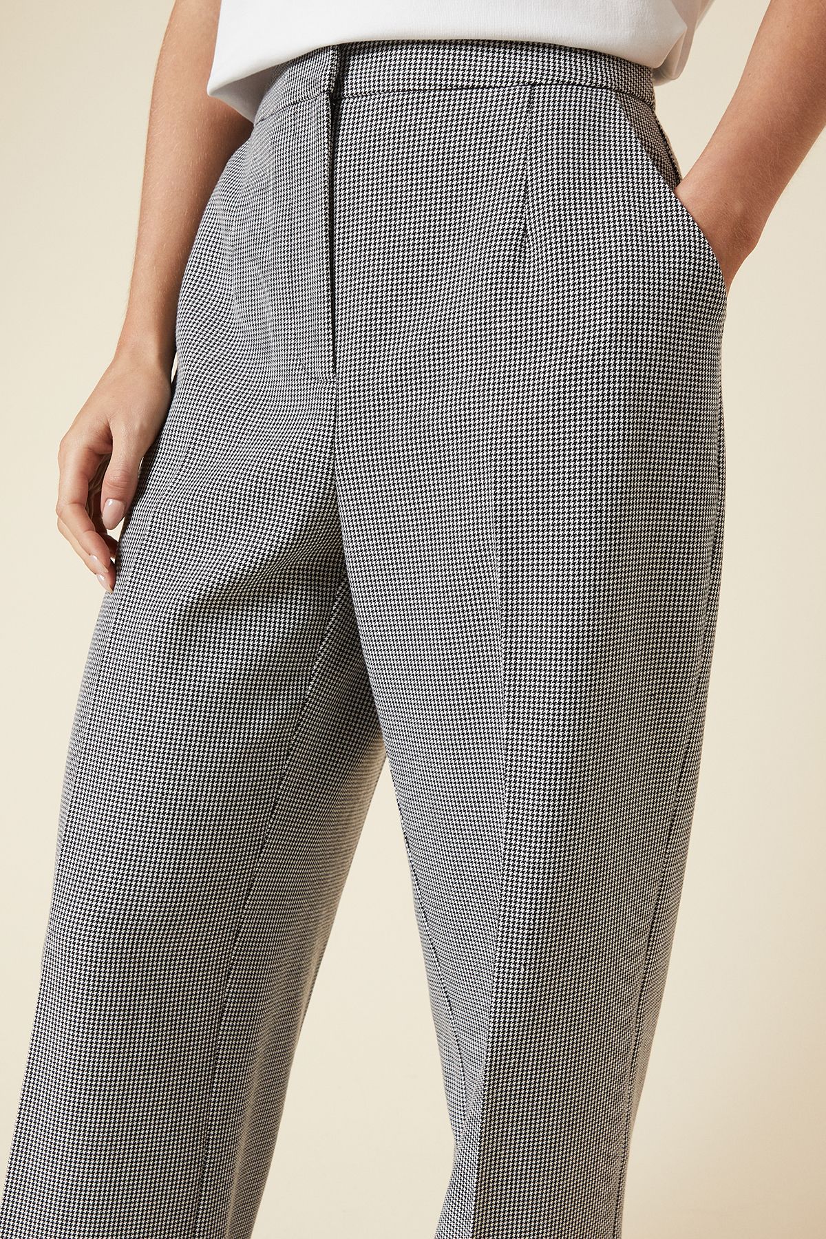 Dorothy Perkins Petite Straight Leg Trousers Mono image 4