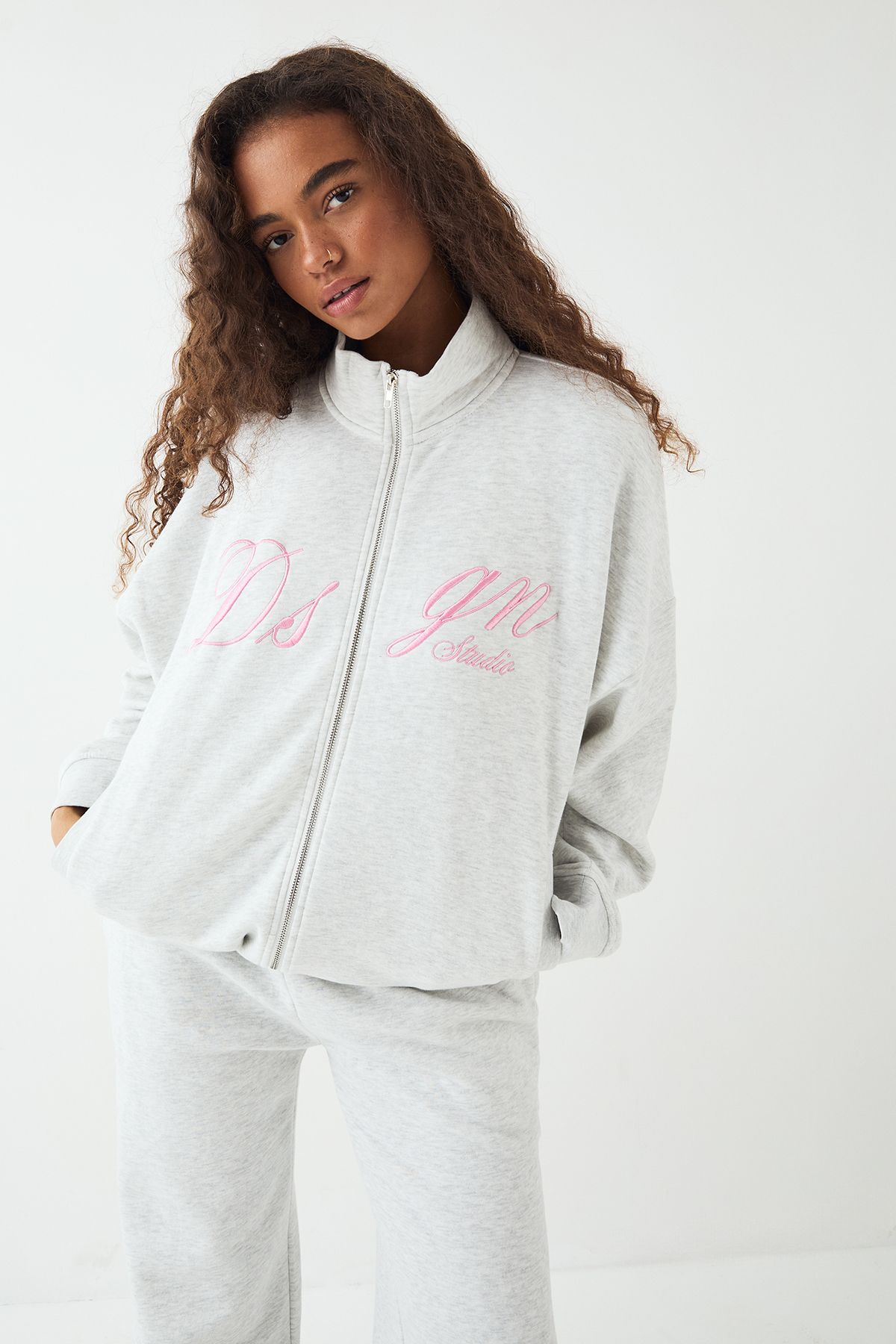 DSGN Studio DSGN Studio Script Funnel Neck Straight Leg Tracksuit Ash Grey image 3