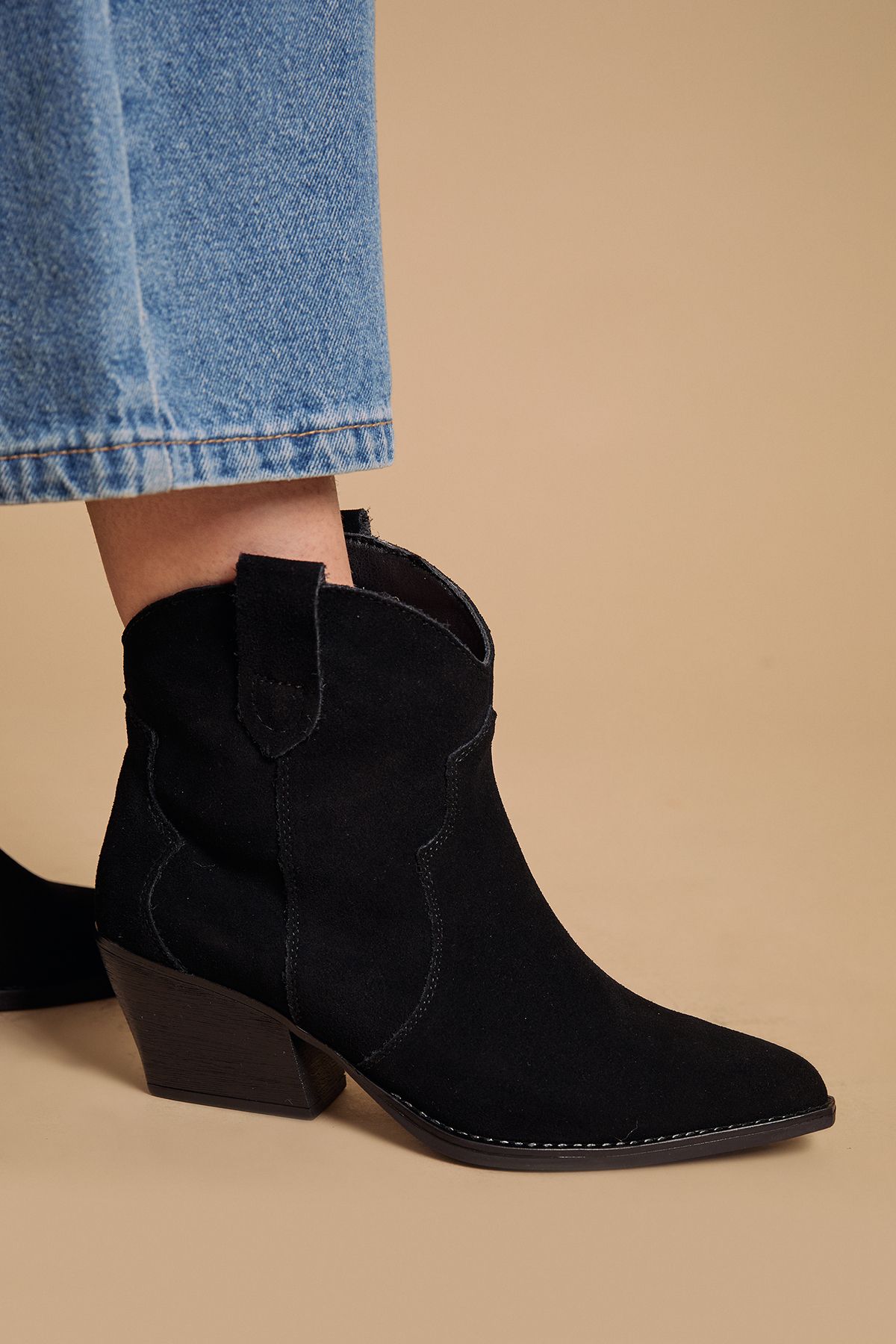 Oasis Amber Real Suede Western Ankle Boots Natural Black image 3