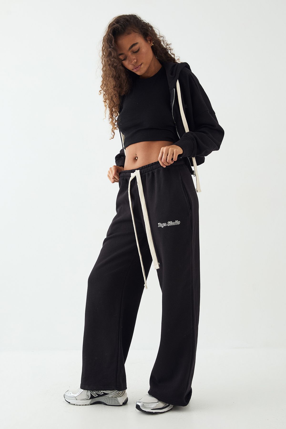 DSGN Studio DSGN Studio Contrast Drawcord Straight Leg Jogger Black image 1