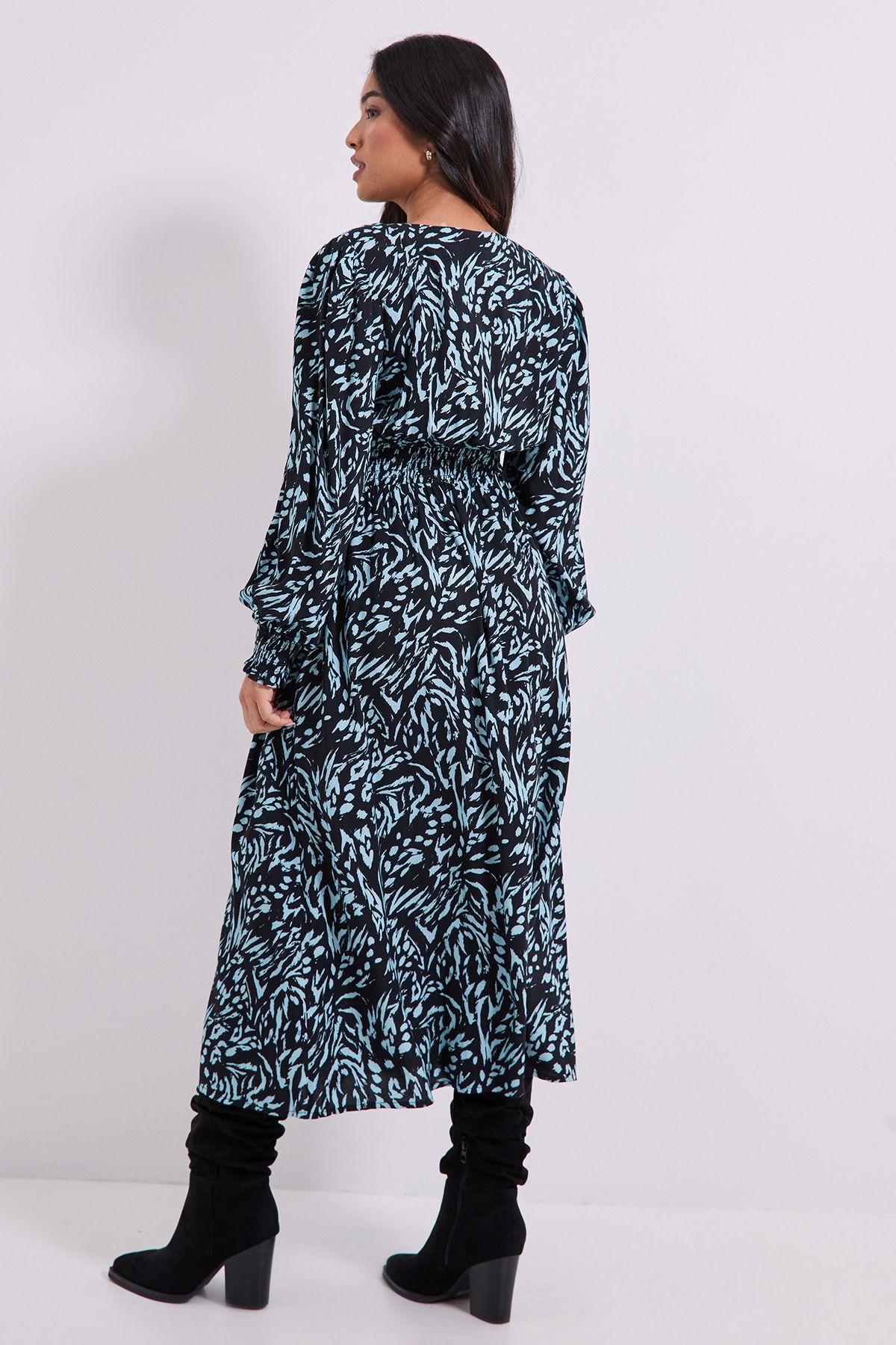 Dorothy Perkins Petite V Neck Button Front Detail Printed Midi Dress Blue image 3