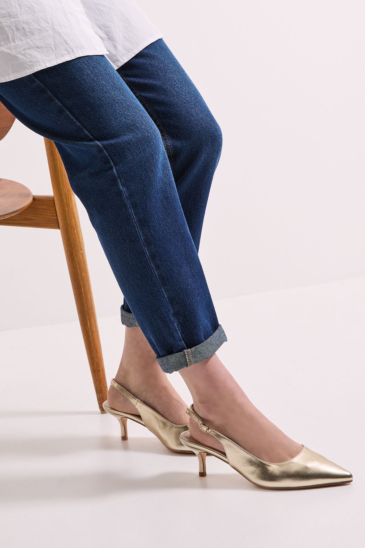 Dorothy Perkins Dova Slingback Kitten Heel Court Shoes Gold image 4