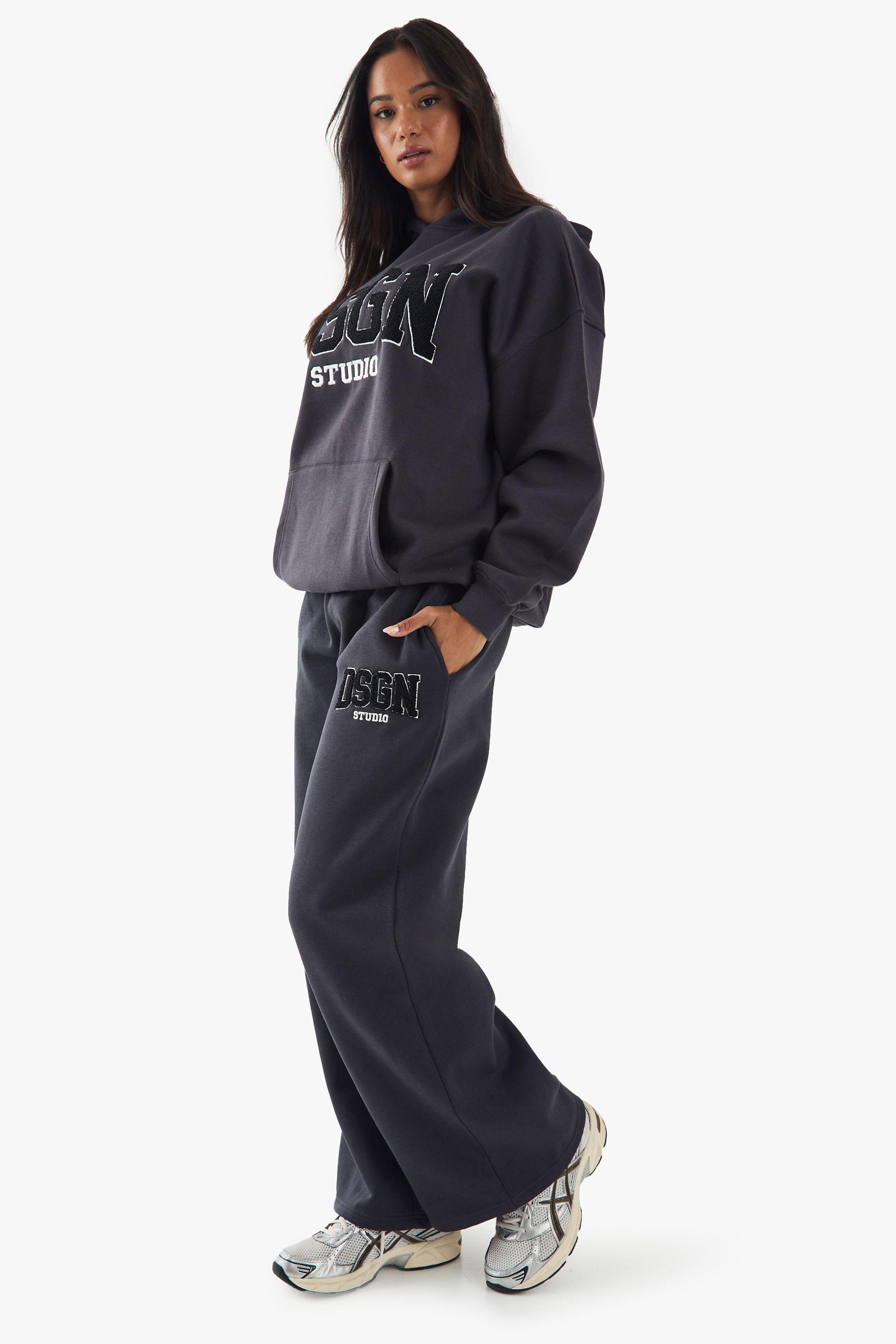 DSGN Studio DSGN Studio Towelling Applique Straight Leg Jogger Charcoal image 3