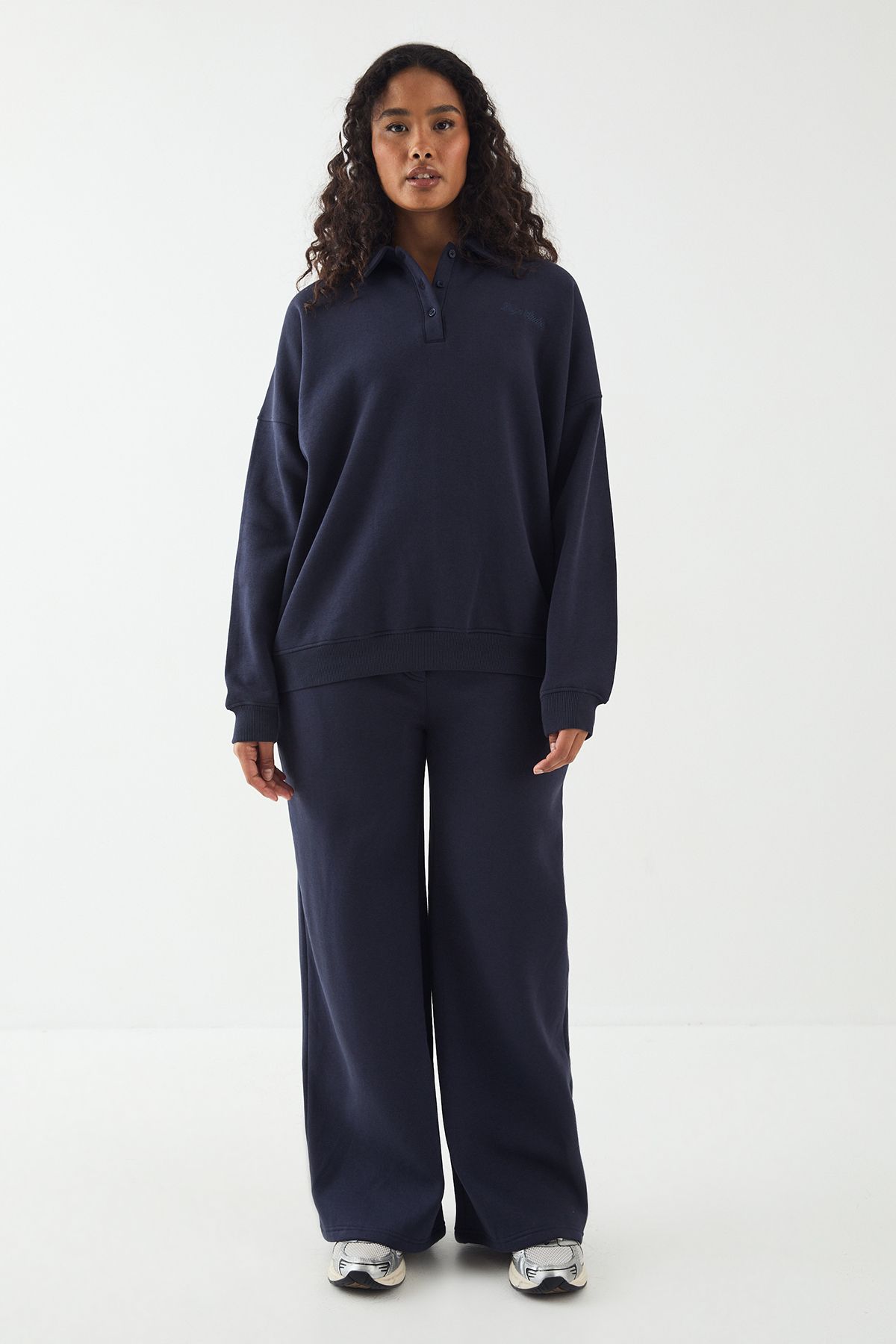DSGN Studio DSGN Studio Embroidery Henley Jogger Navy image 5