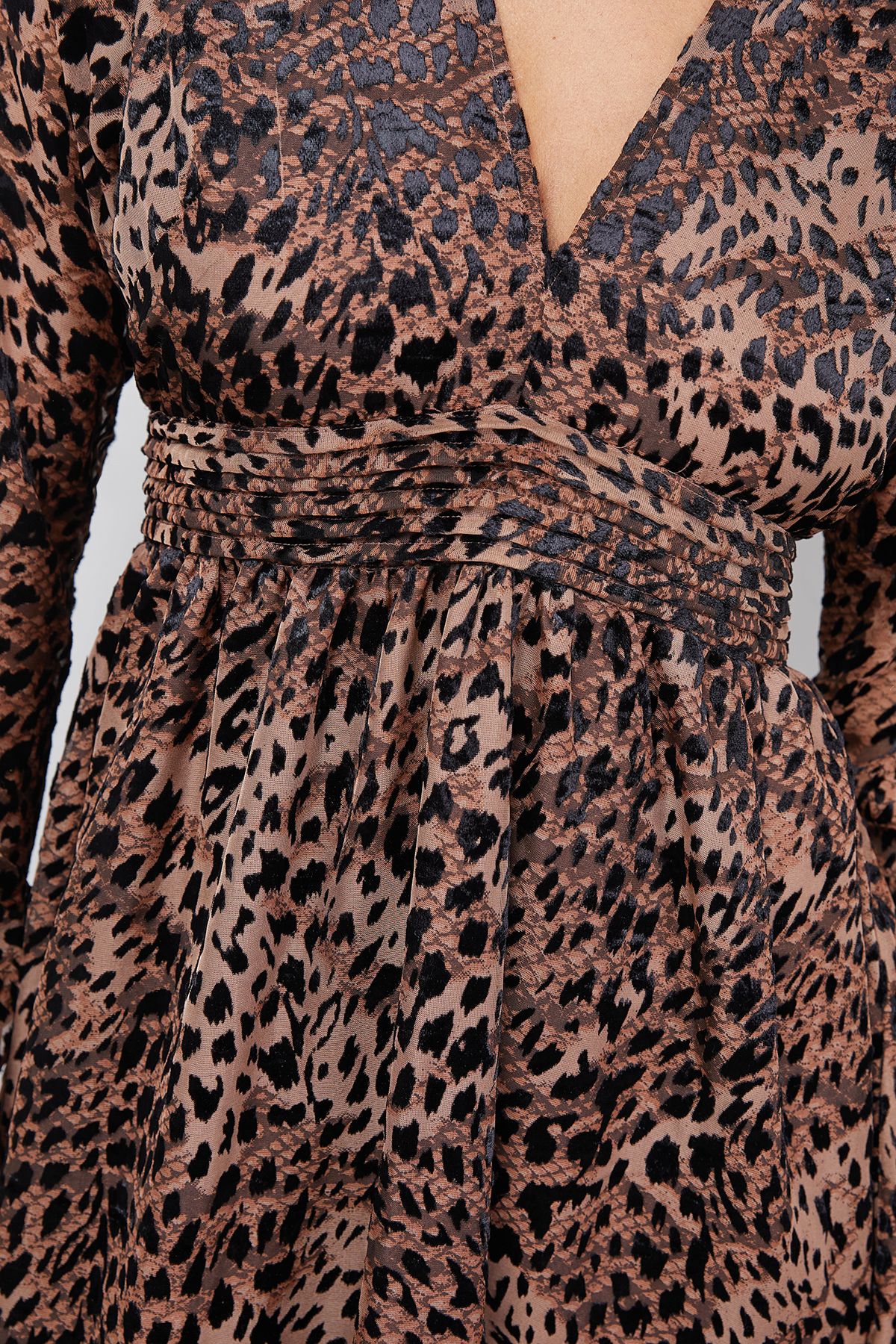 Warehouse Petite Burnout Velvet Plunge Neck Waisted Midi Dress Animal image 5