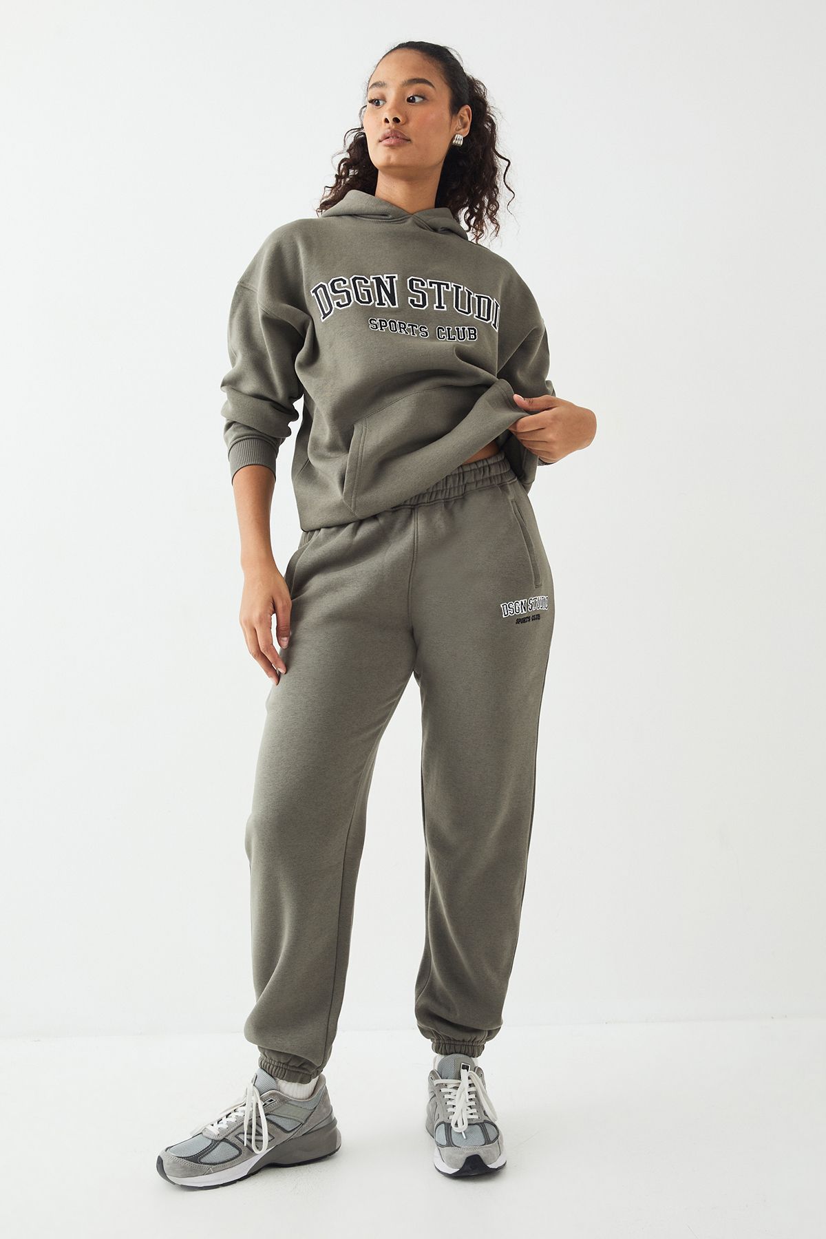 DSGN Studio DSGN Studio Applique Oversized Cuffed Jogger Khaki image 3