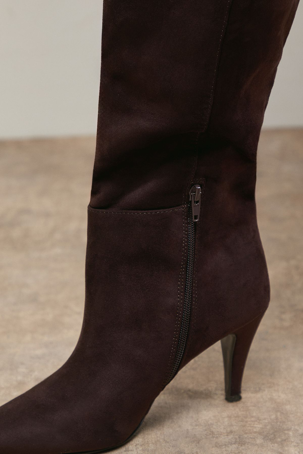 Oasis Lilian Faux Suede Soft Point Medium Heel Pull On Knee Boots Chocolate image 3