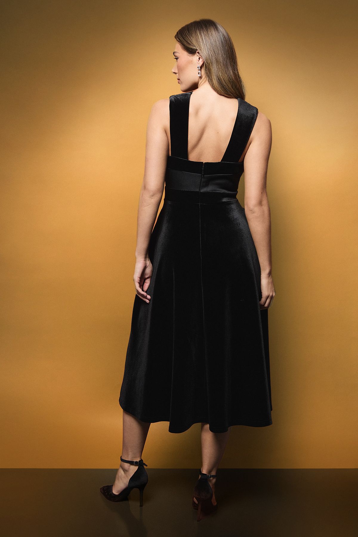 Coast Cross Neck Bow Detail Structured Velvet Midi Dress Black image 3