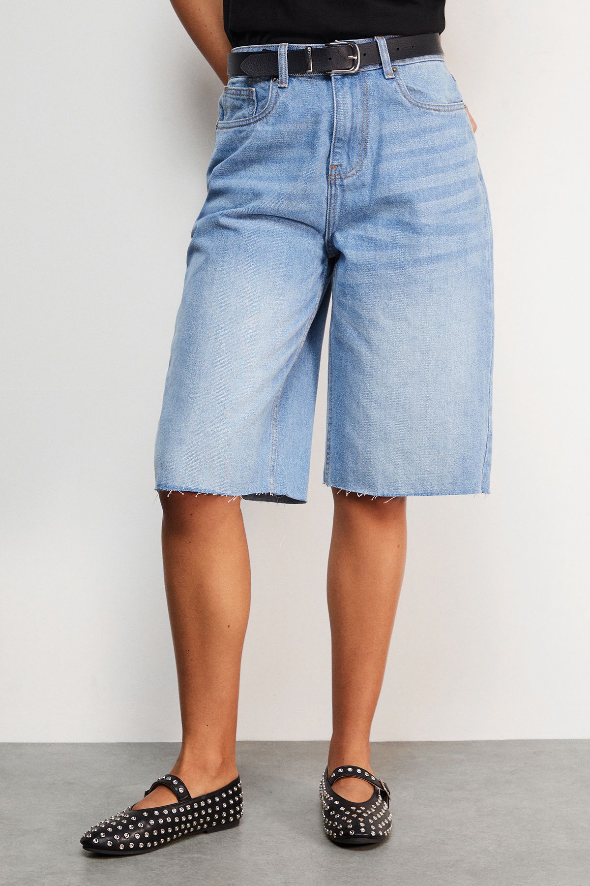 Warehouse Raw Edge Low Waist Dad Shorts Light Wash image 4