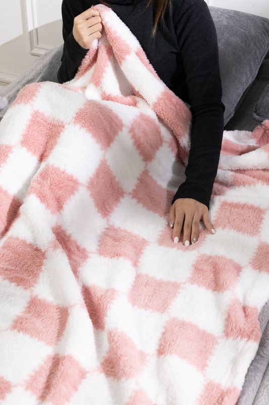 Living and Home 120 x 200cm Flannel Soft Lightweight Checkered Throw Blanket