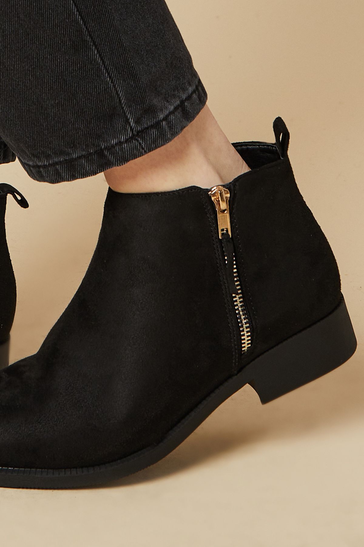 Dorothy Perkins Wide Fit Maddy Side Zip Flat Ankle Boots Natural Black image 4