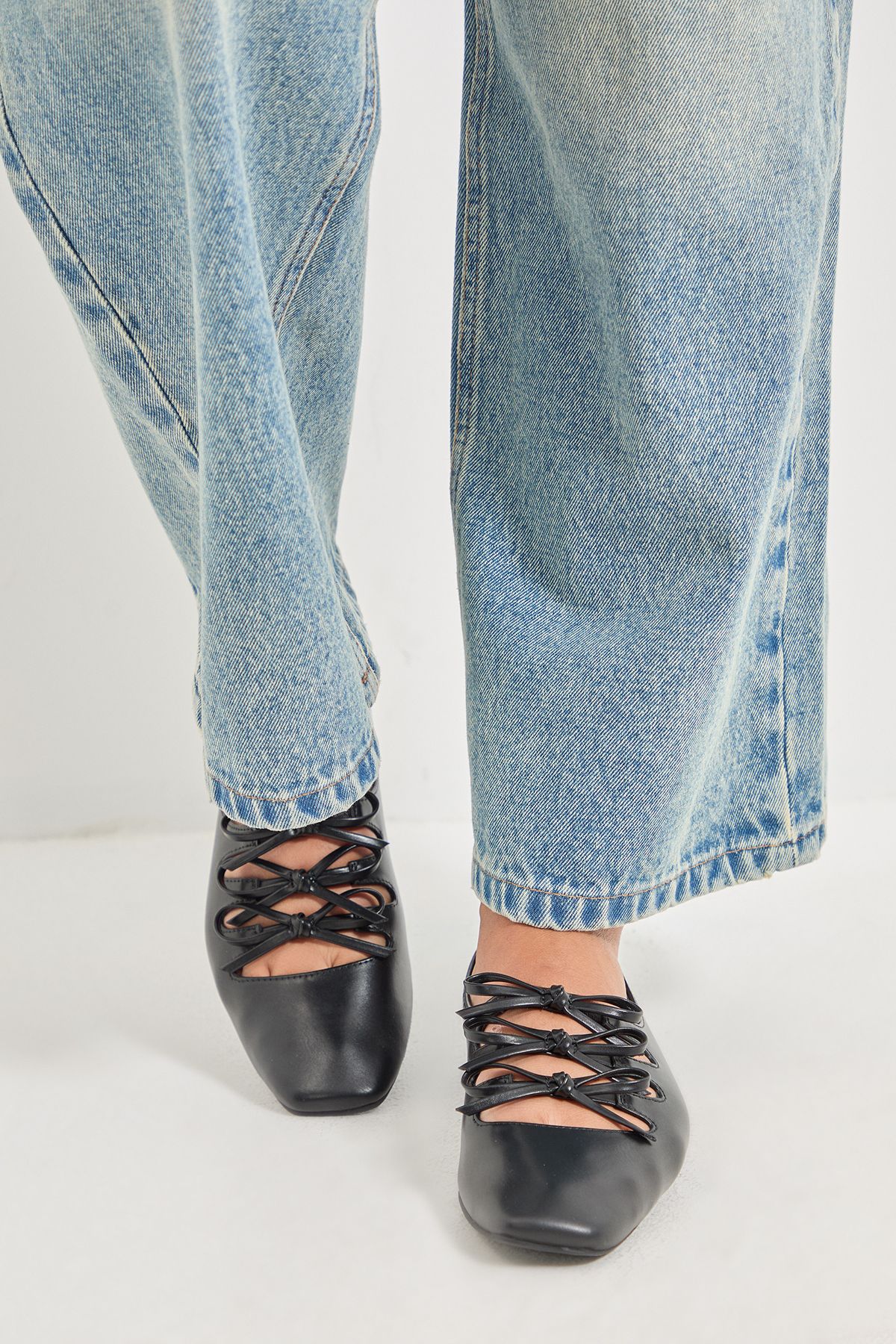 Oasis Darielle Faux Leather Multi Bow Ballet Pumps Black image 3