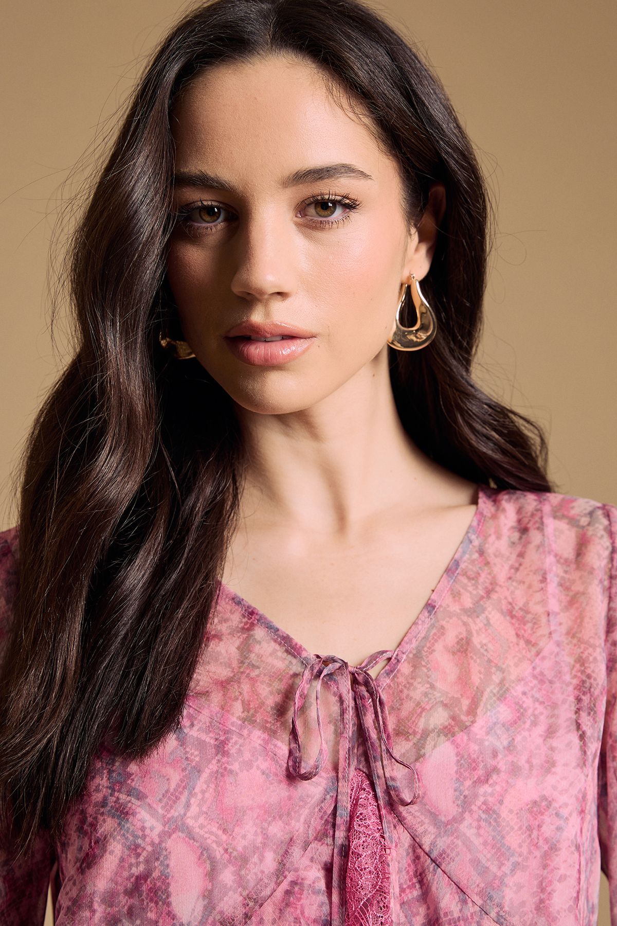 Oasis Fluted sleeve lace trim blouse Animal image 2