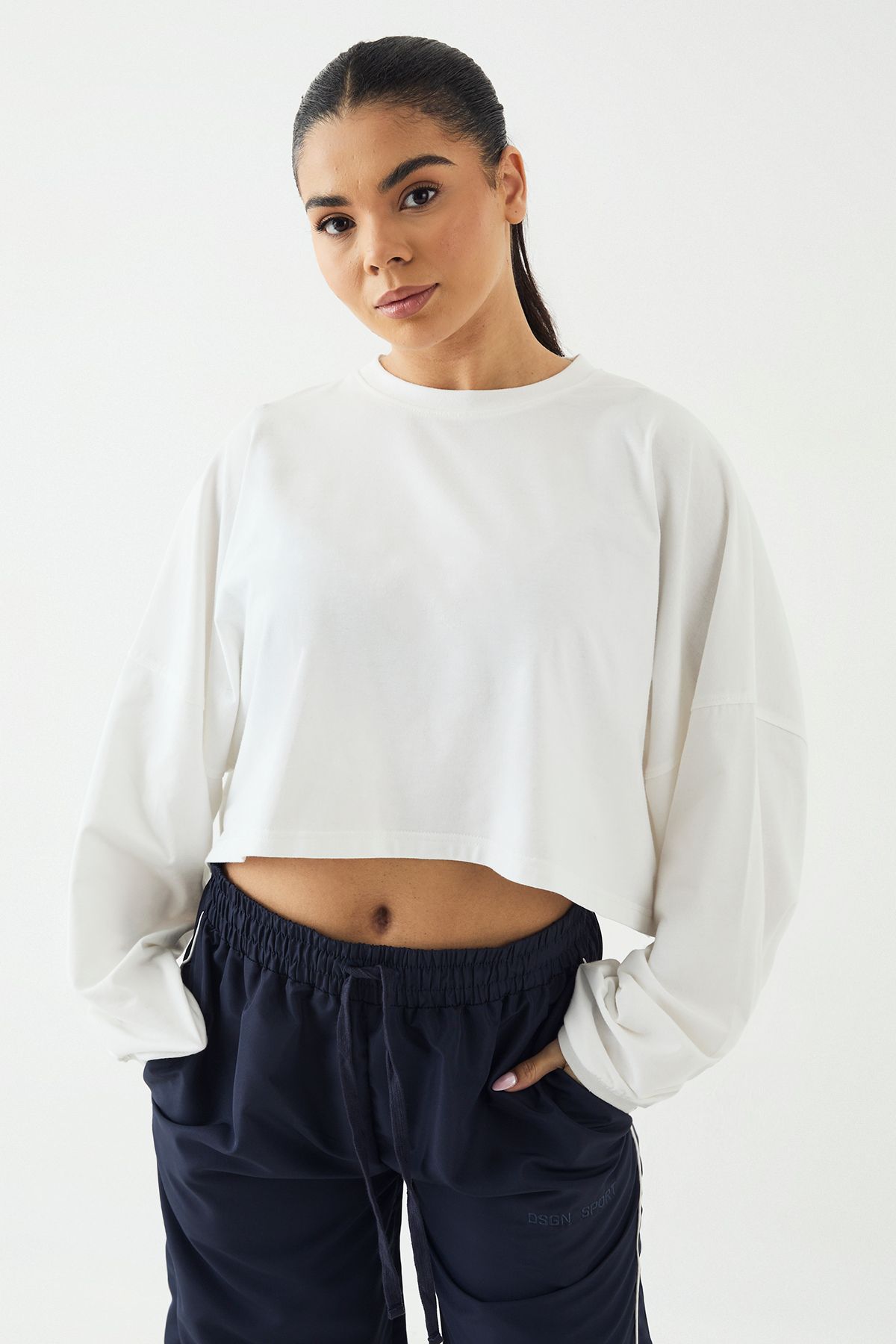 DSGN Studio DSGN Studio Sport Oversized Boxy Crop Long Sleeve T-Shirt White