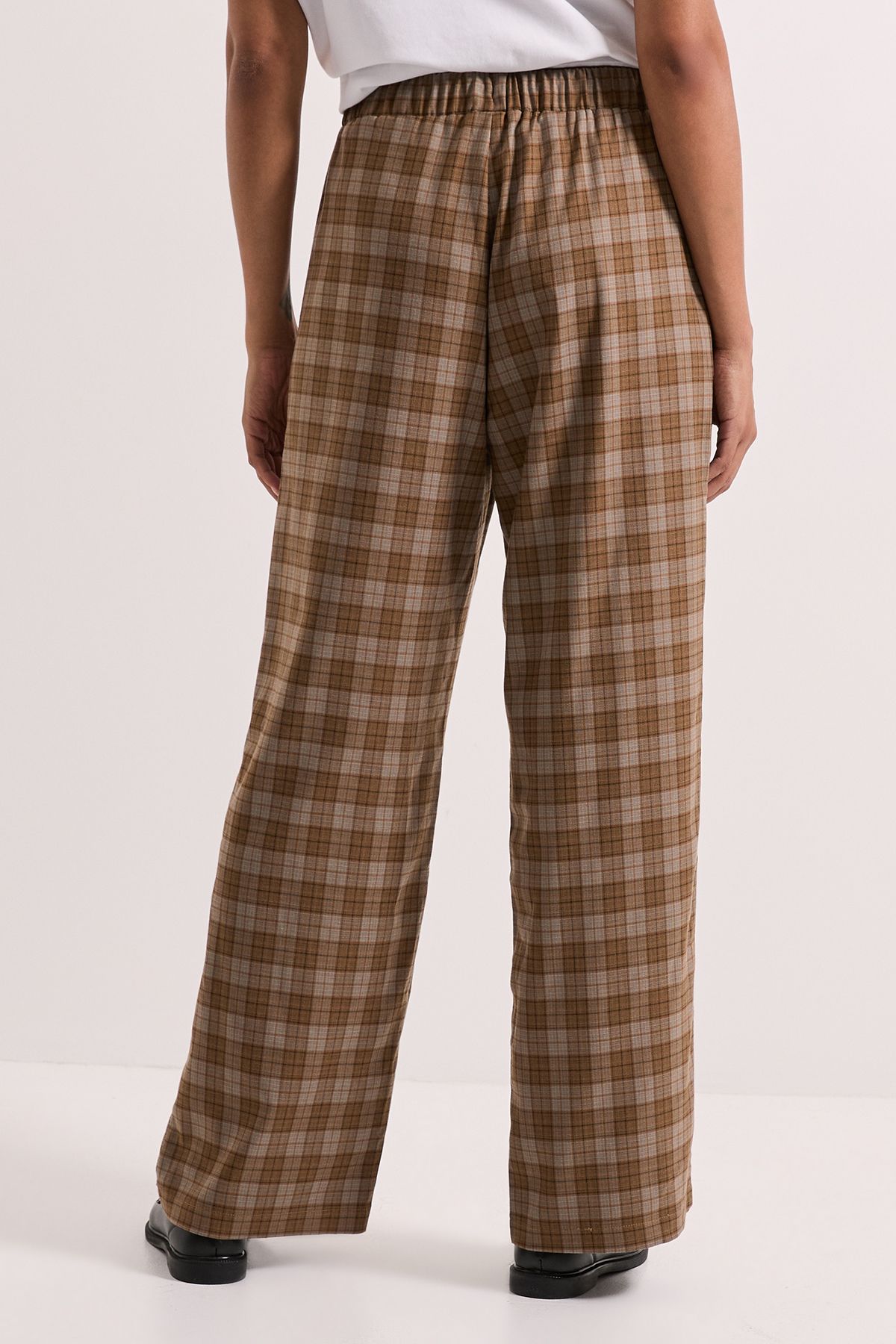 Dorothy Perkins Elasticated Waist Wide Leg Stripe Trouser Brown image 3